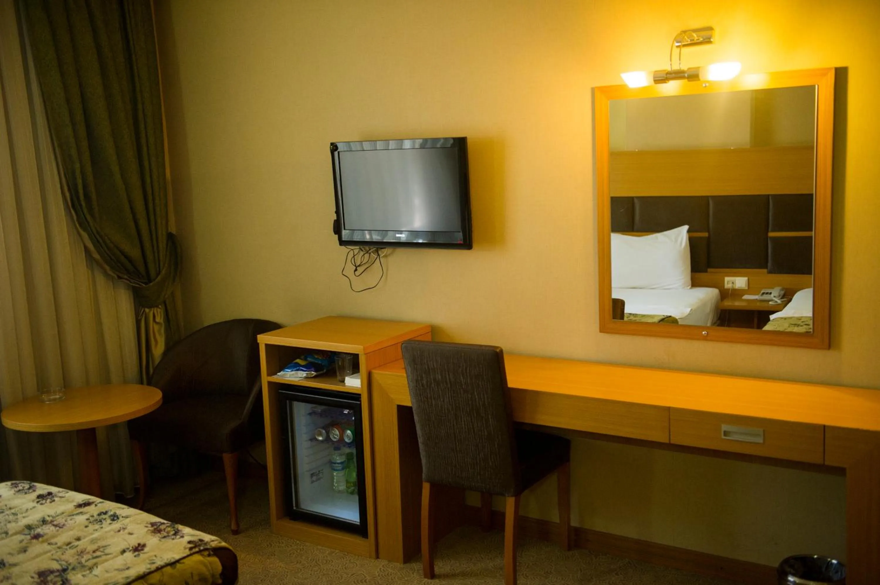 TV/Entertainment Center in Polat Elite Hotel