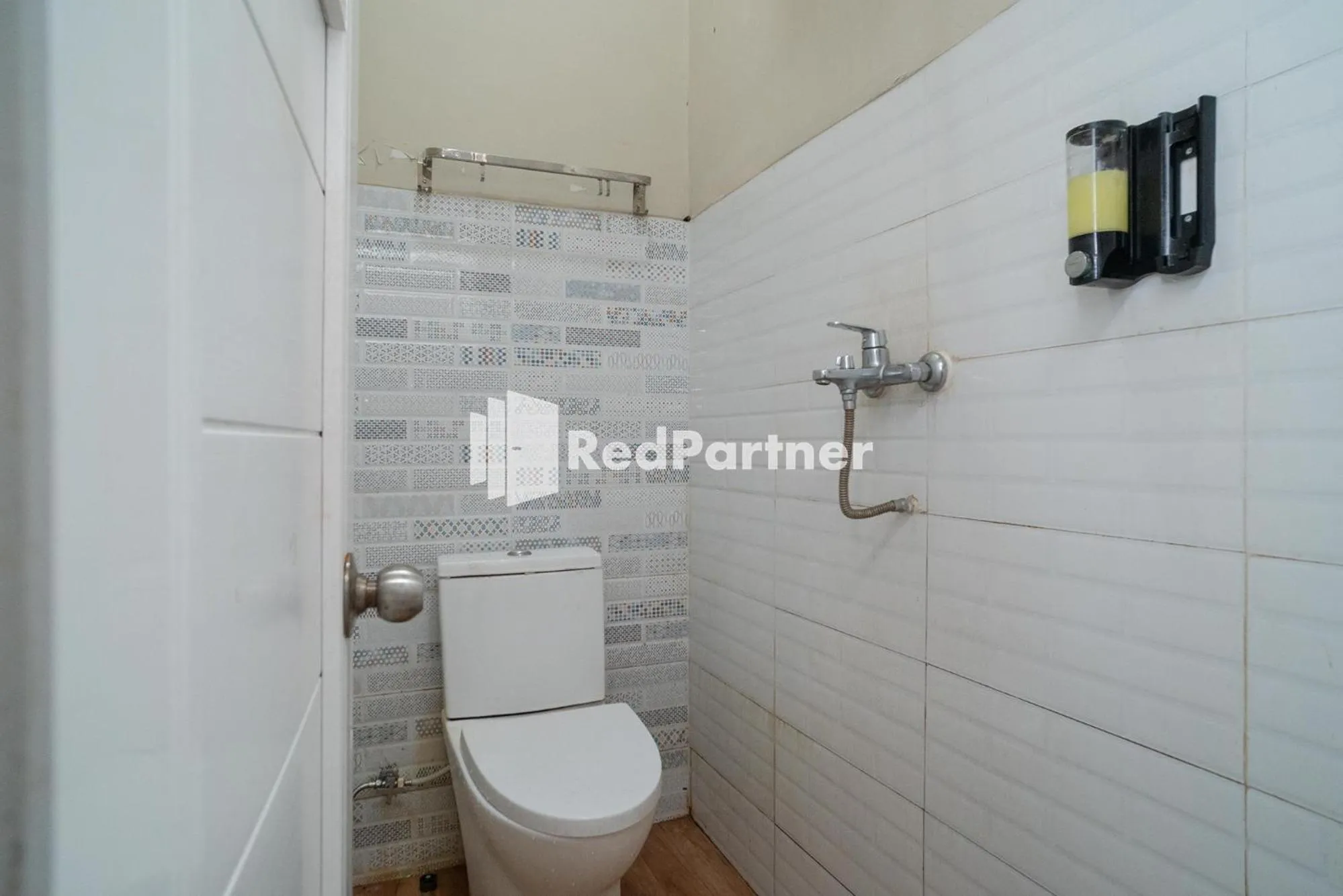 Bathroom in Yayah Rooms Bogor Syariah Mitra RedDoorz