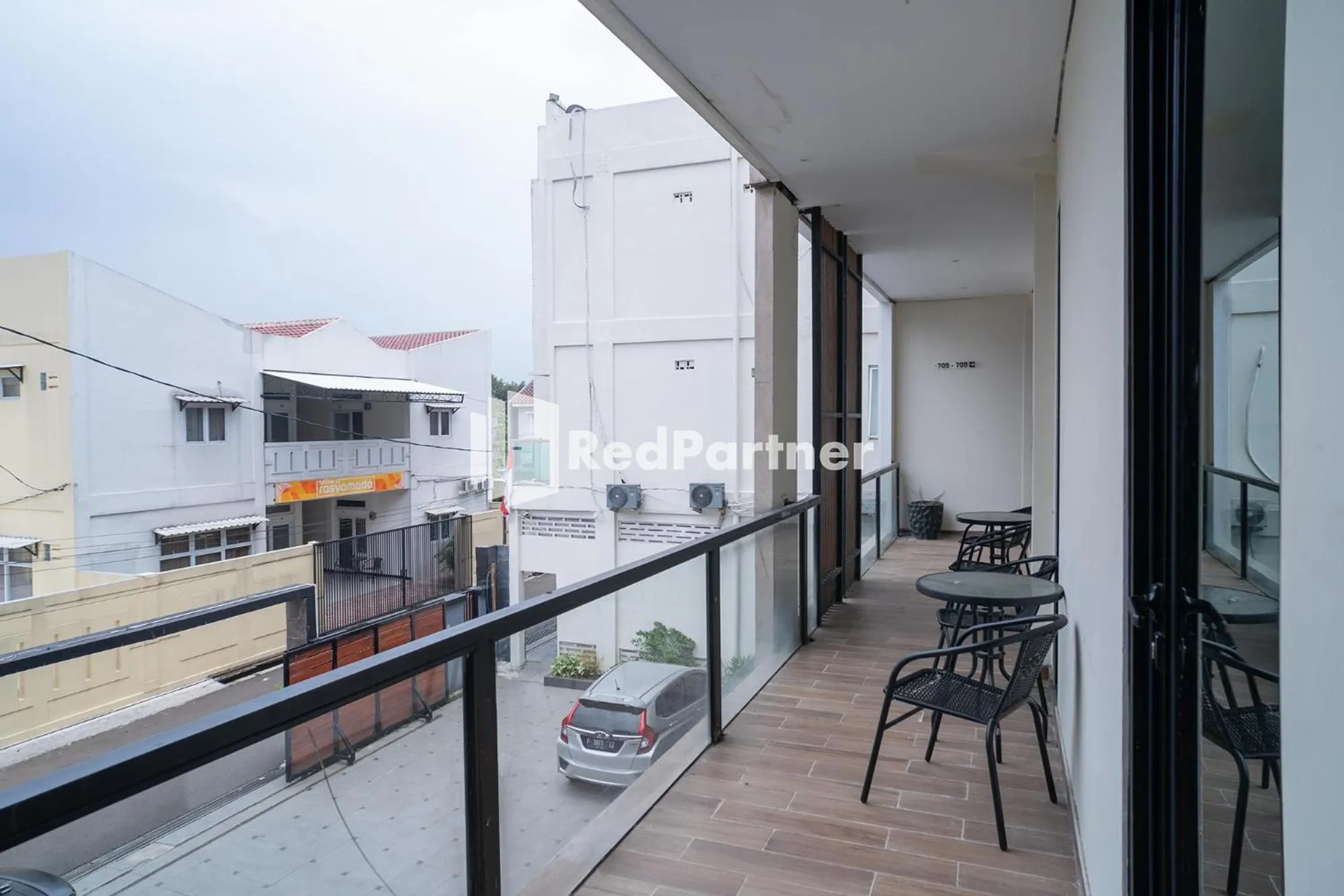 Balcony/Terrace in Yayah Rooms Bogor Syariah Mitra RedDoorz