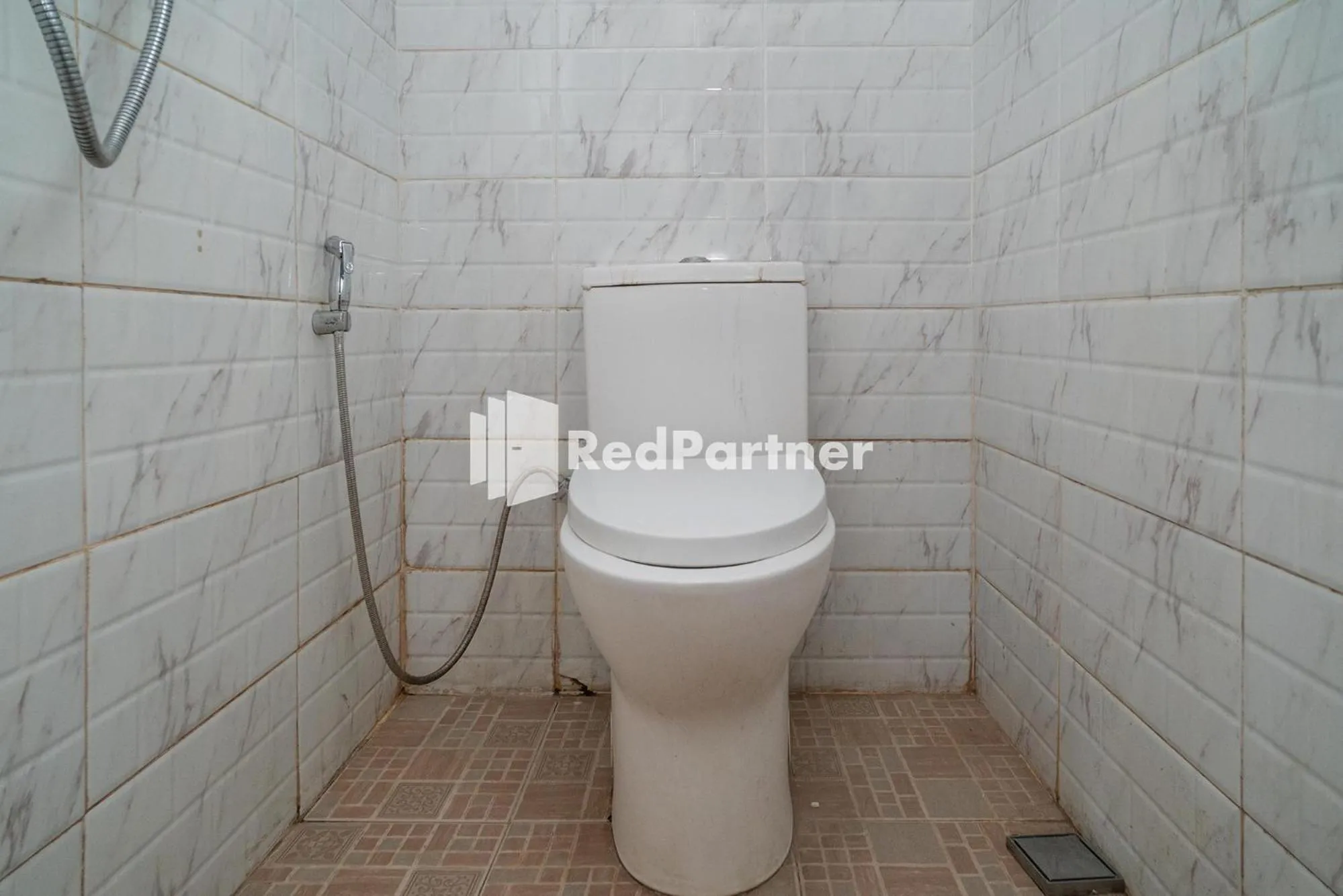 Bathroom in Yayah Rooms Bogor Syariah Mitra RedDoorz