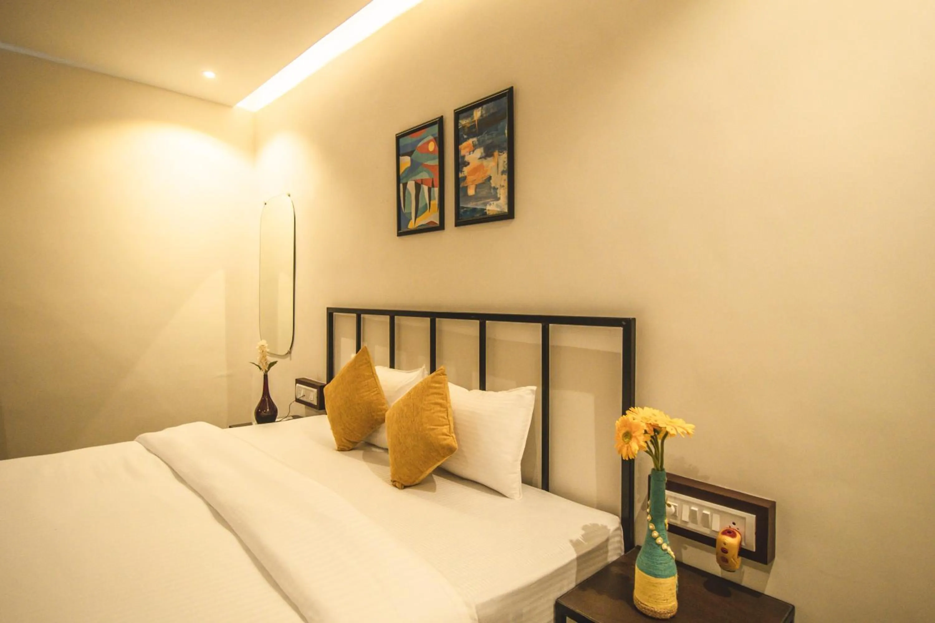 Bedroom, Bed in Amber Rooms