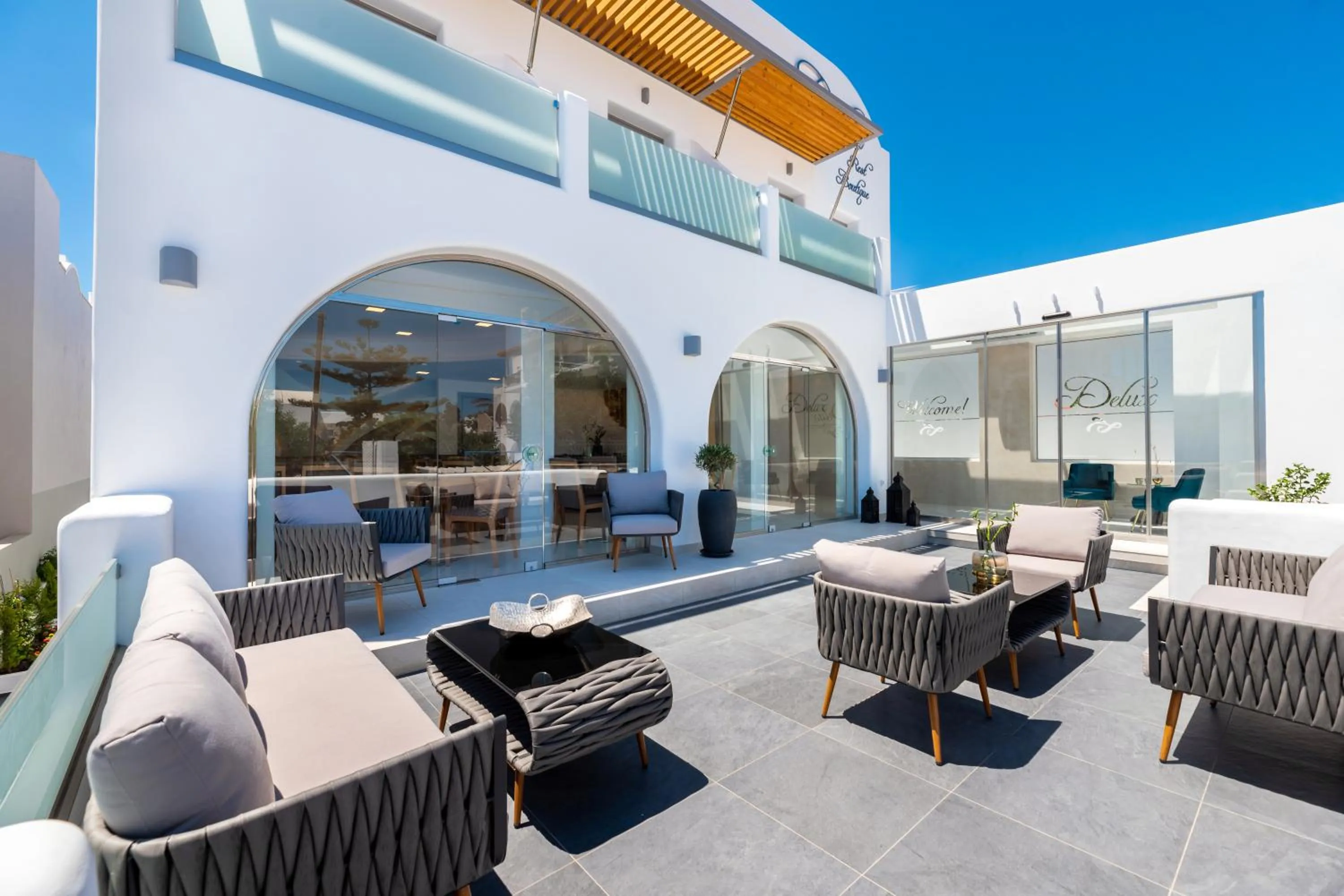 Seating area in Deluxe Suites Santorini