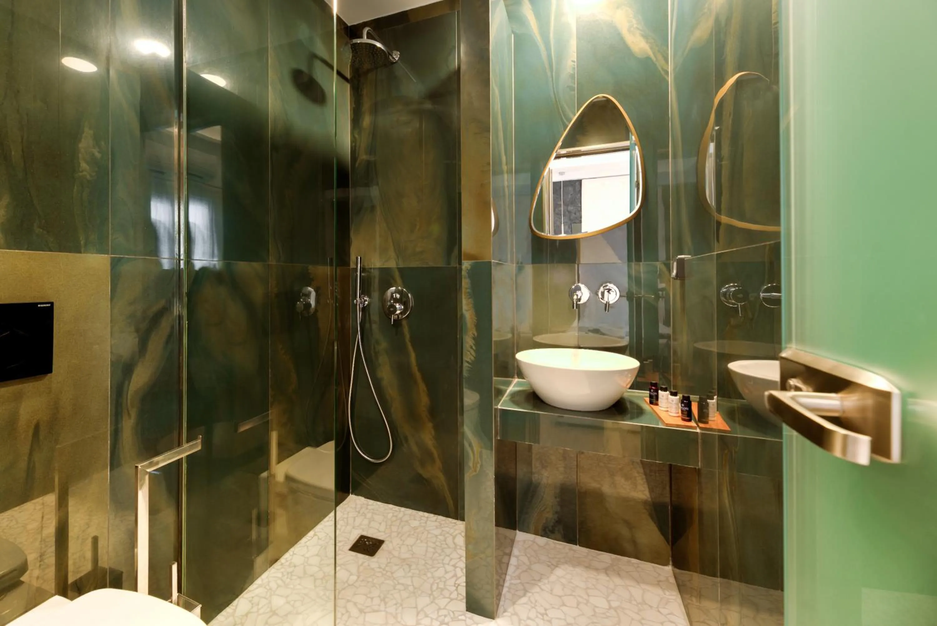 Shower in Deluxe Suites Santorini