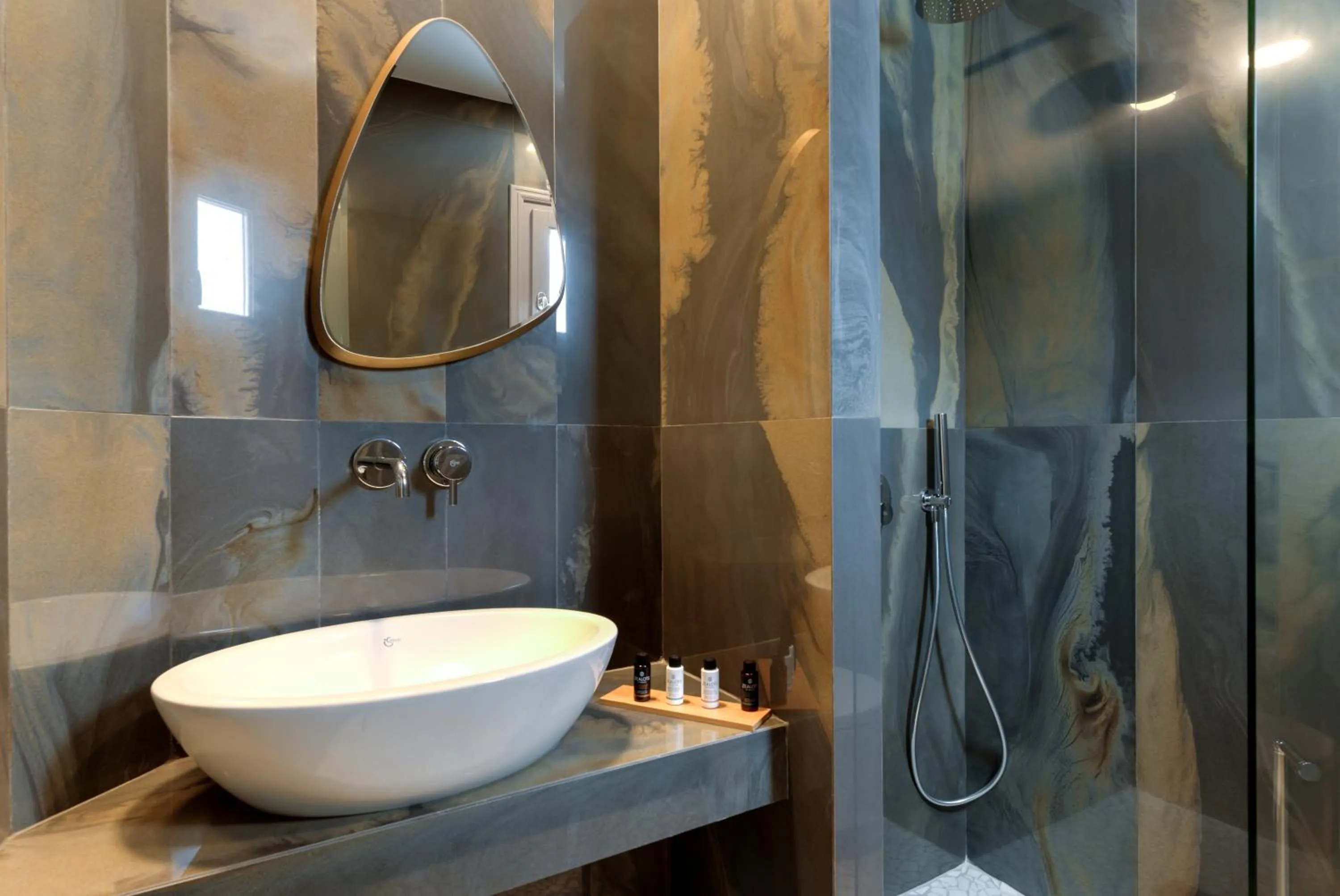 Shower in Deluxe Suites Santorini