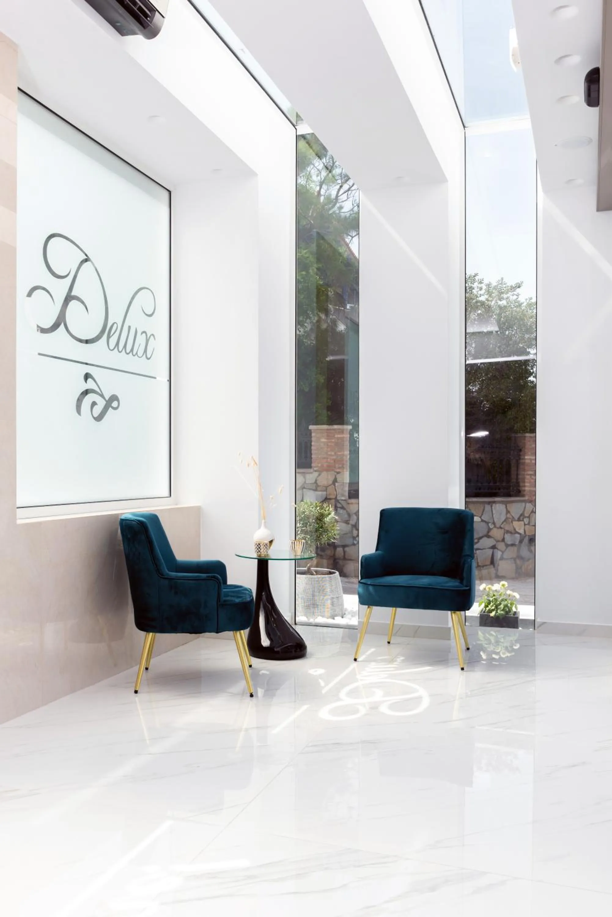 Seating area in Deluxe Suites Santorini