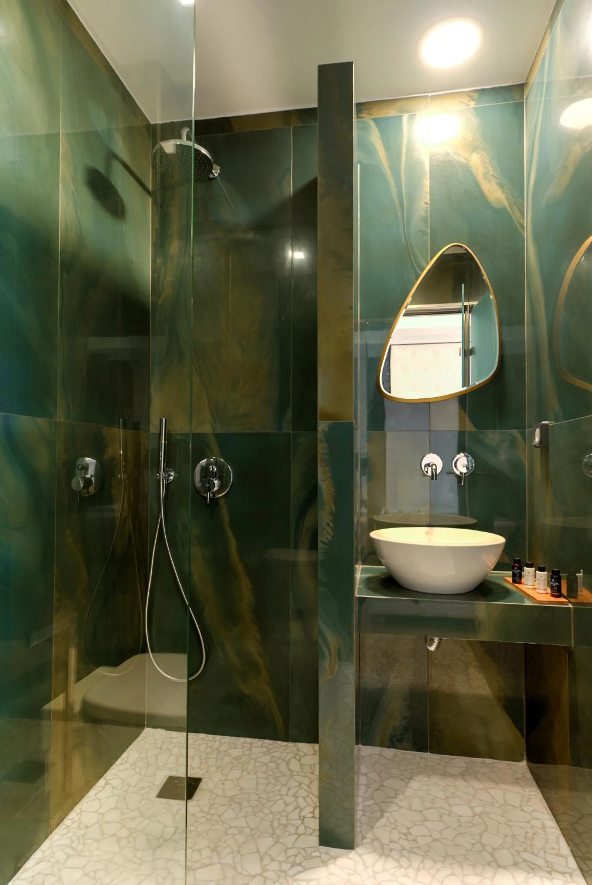 Shower in Deluxe Suites Santorini