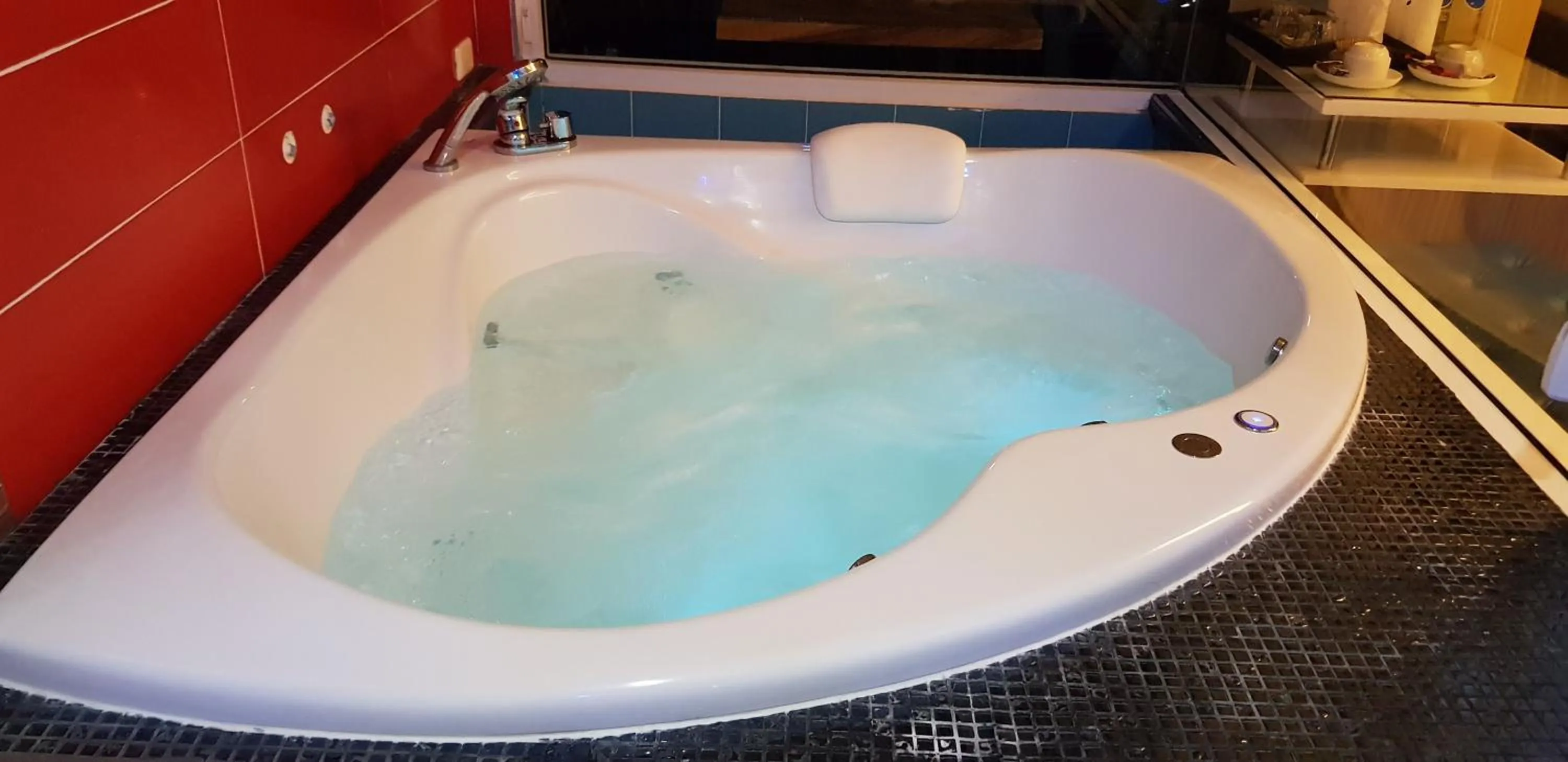 BlueTel Re'sidencE Bangkok IMPACT บลูเทล เรซิดองส์ กรุงเทพ อิมแพค