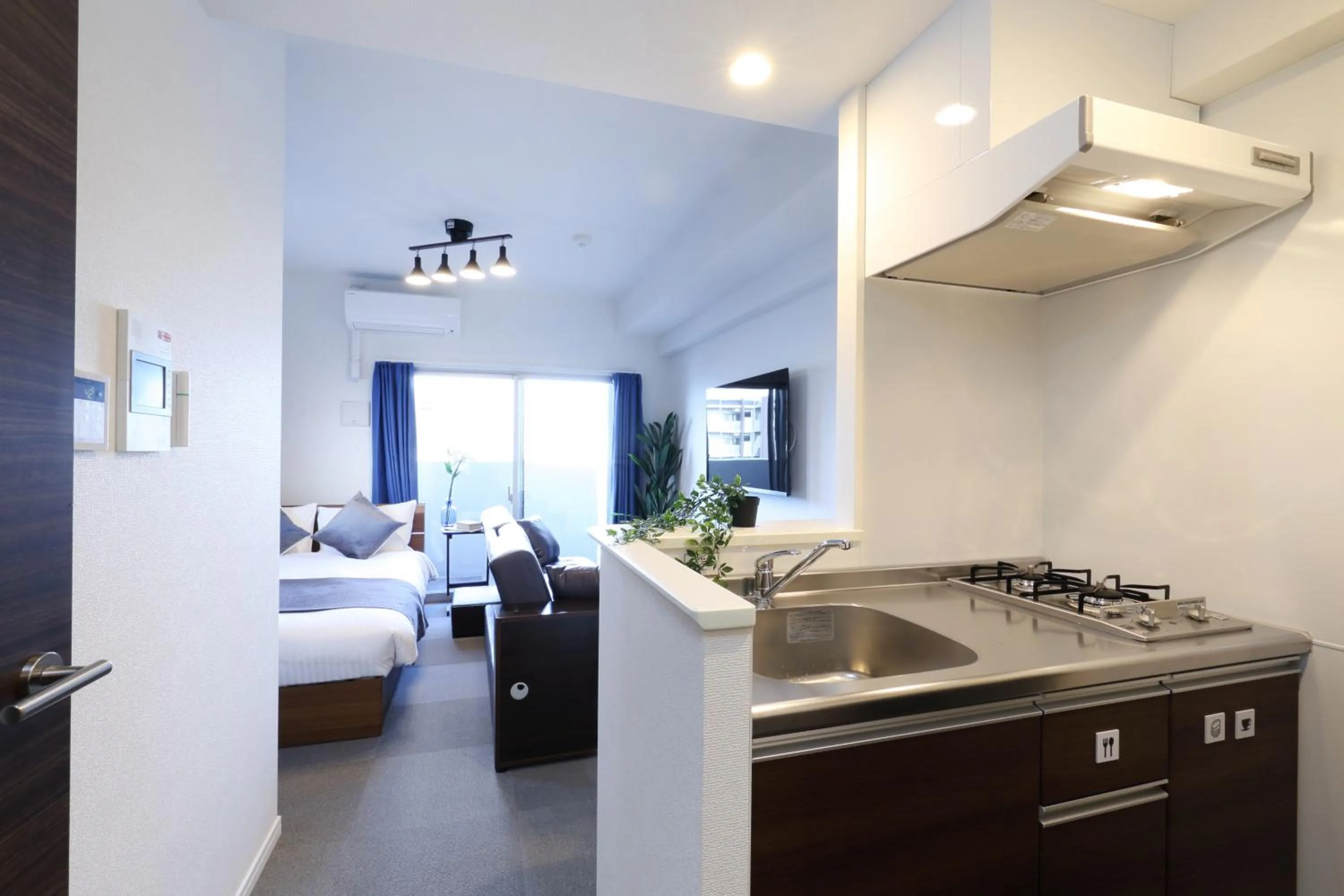 Kitchen or kitchenette, Bed in The Grand Residence Hotel Hakata