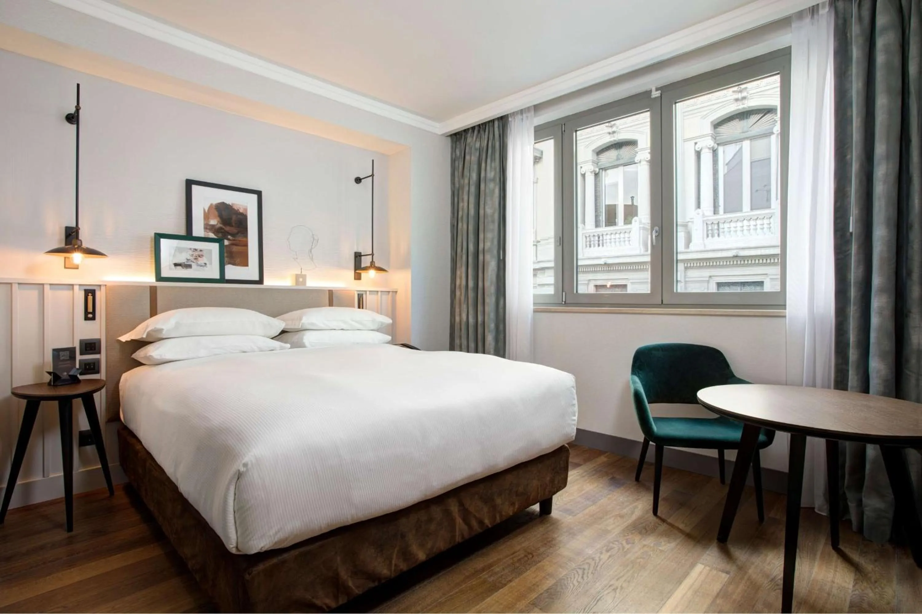 Photo of the whole room, Bed in DoubleTree By Hilton Rome Monti