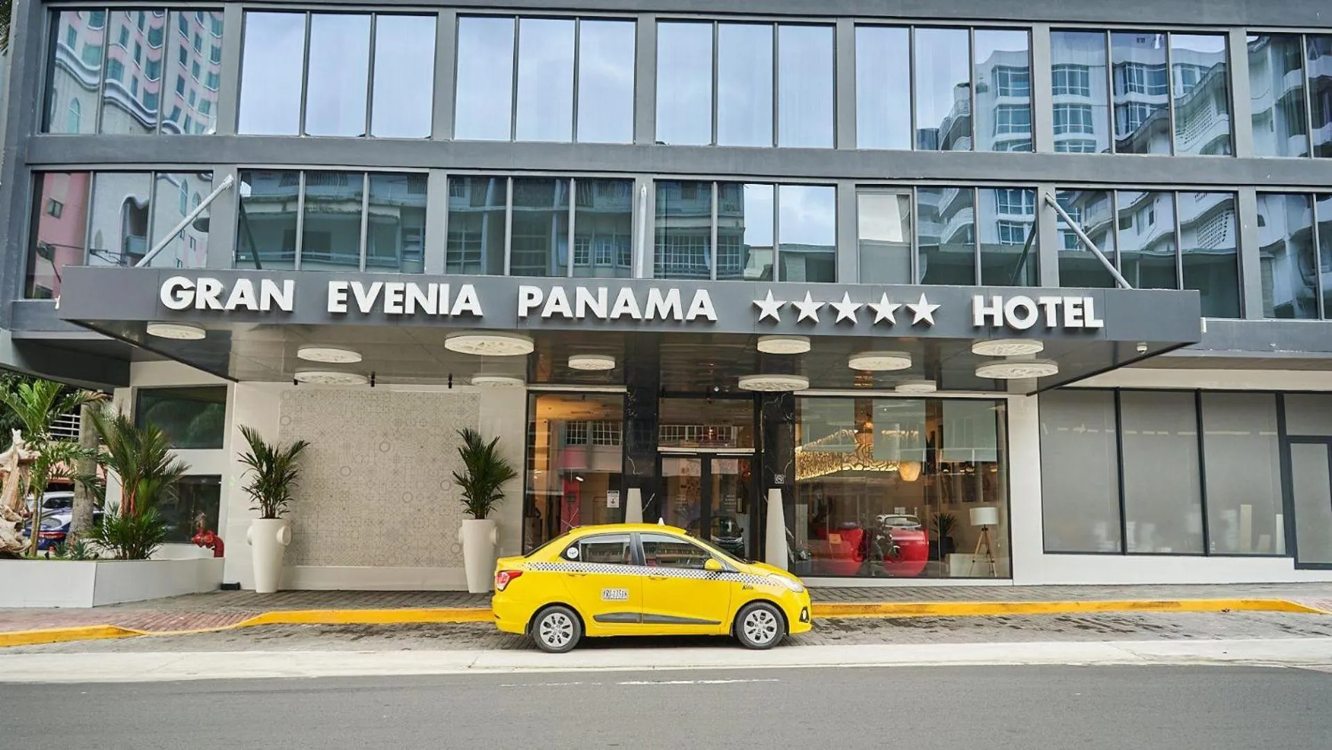 Property building in Gran Evenia Panamá Hotel