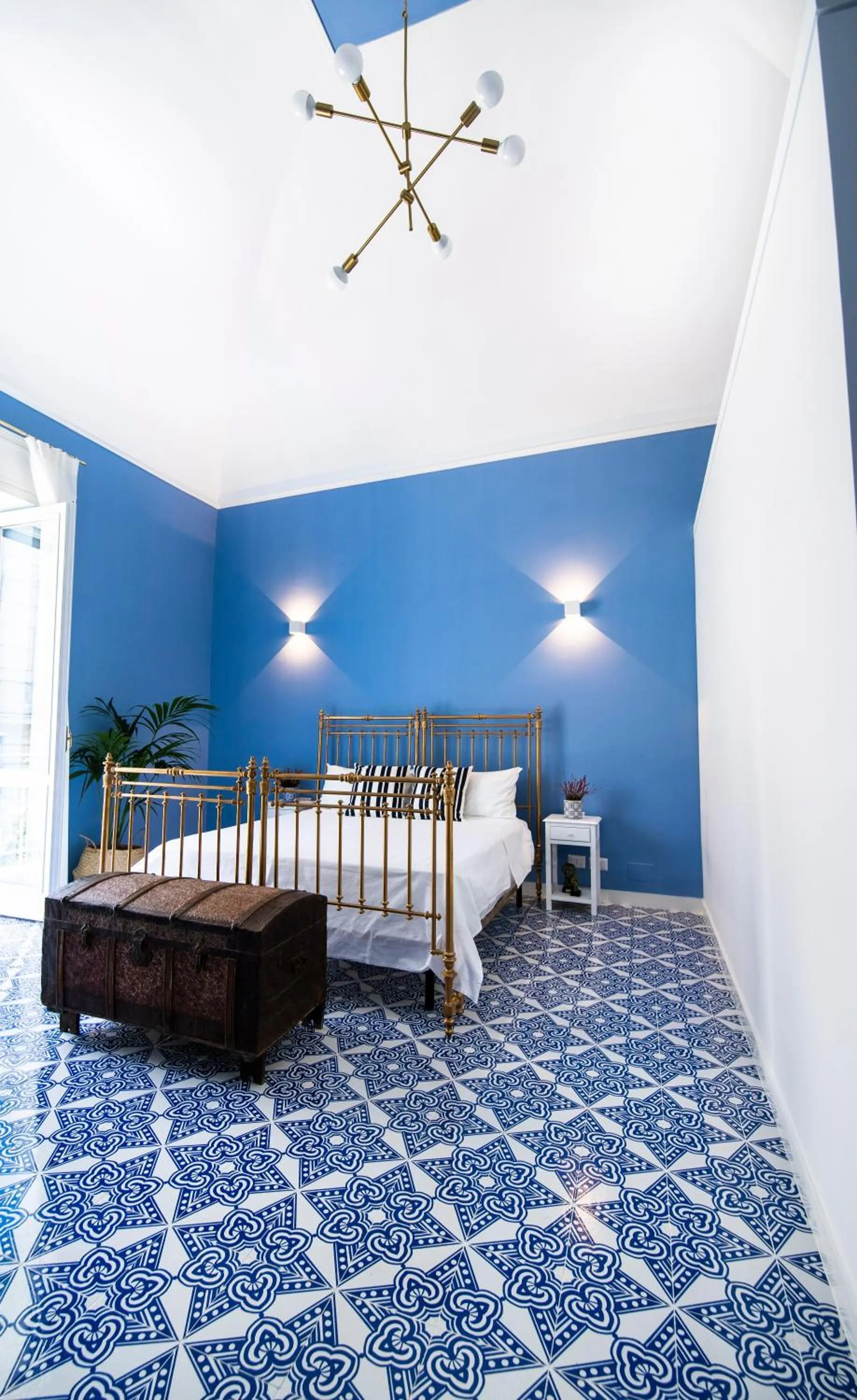 Photo of the whole room, Bed in Crudo Home