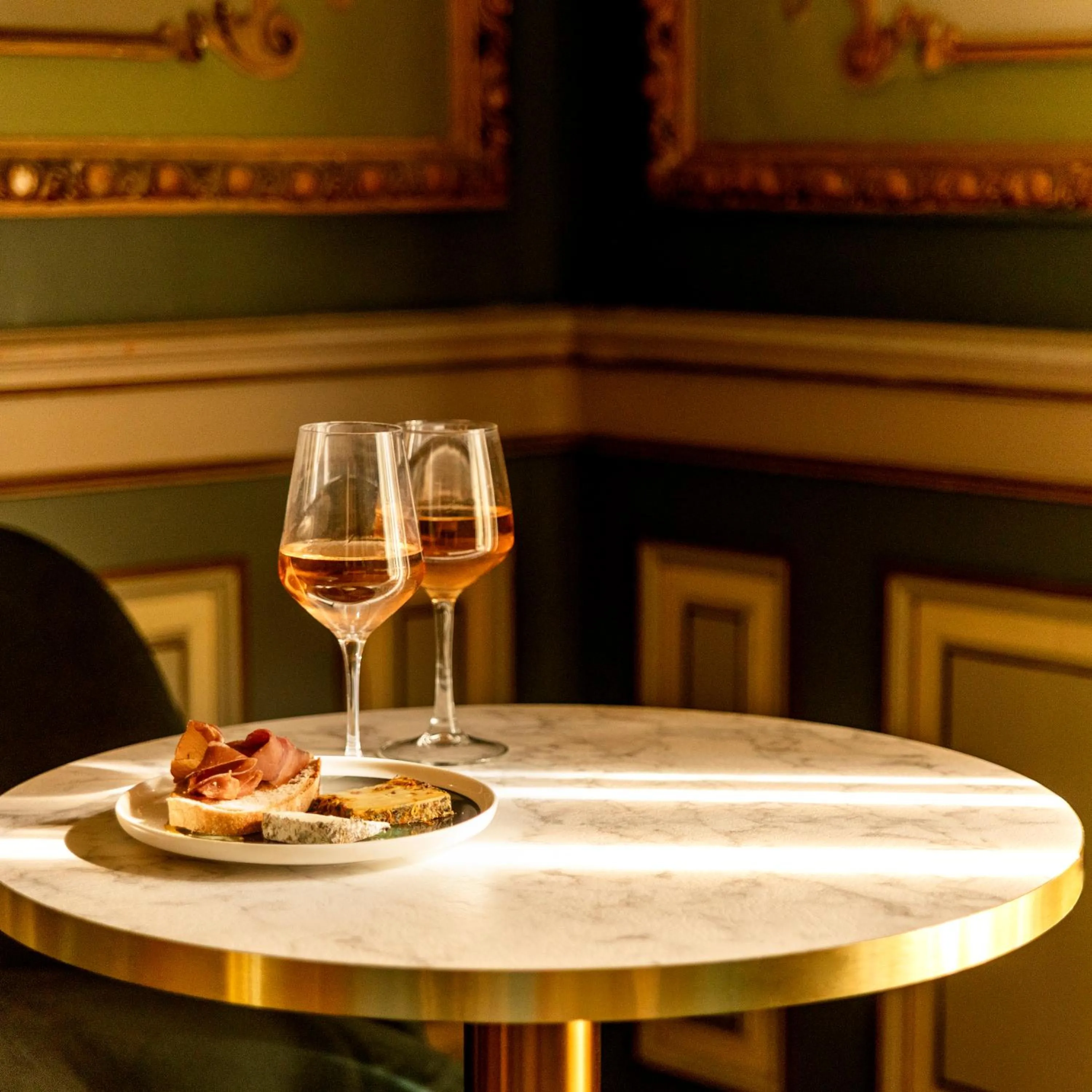 Lounge or bar in Hôtel Vendôme