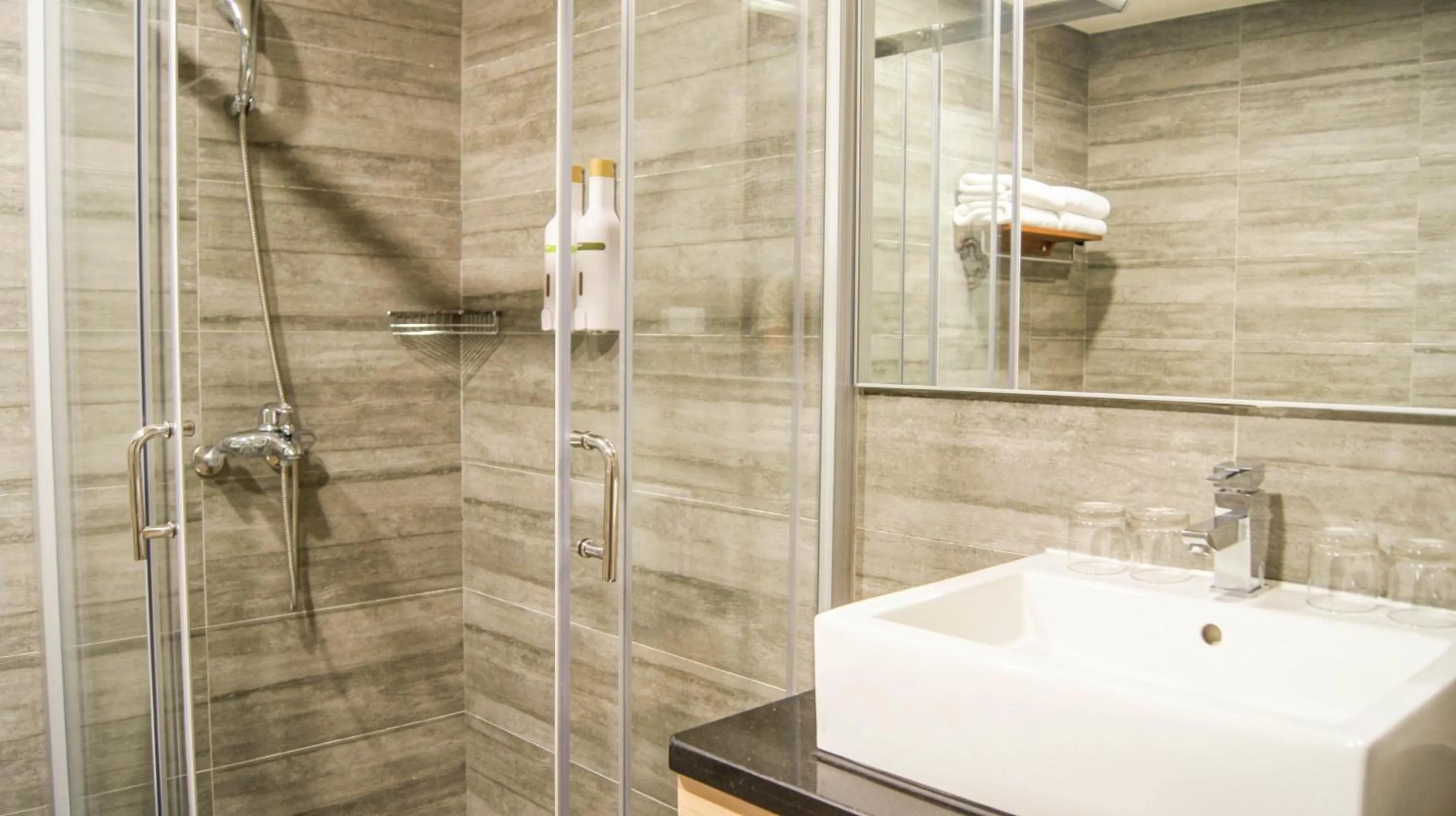 Shower in Kuei Ti Wan Hotel