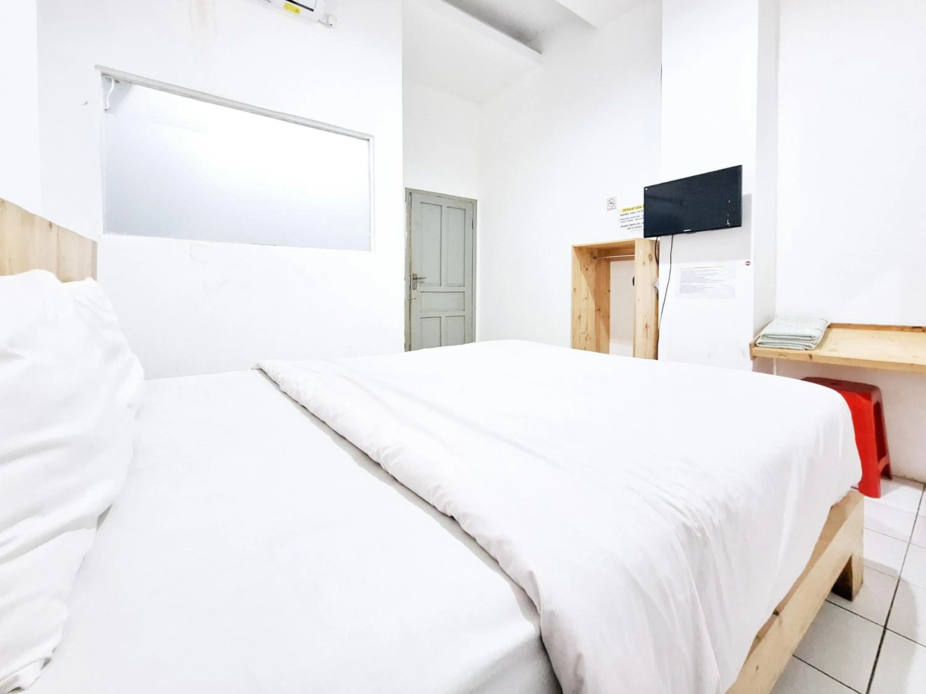 Bedroom, Bed in OYO 2041 Griya Aneka