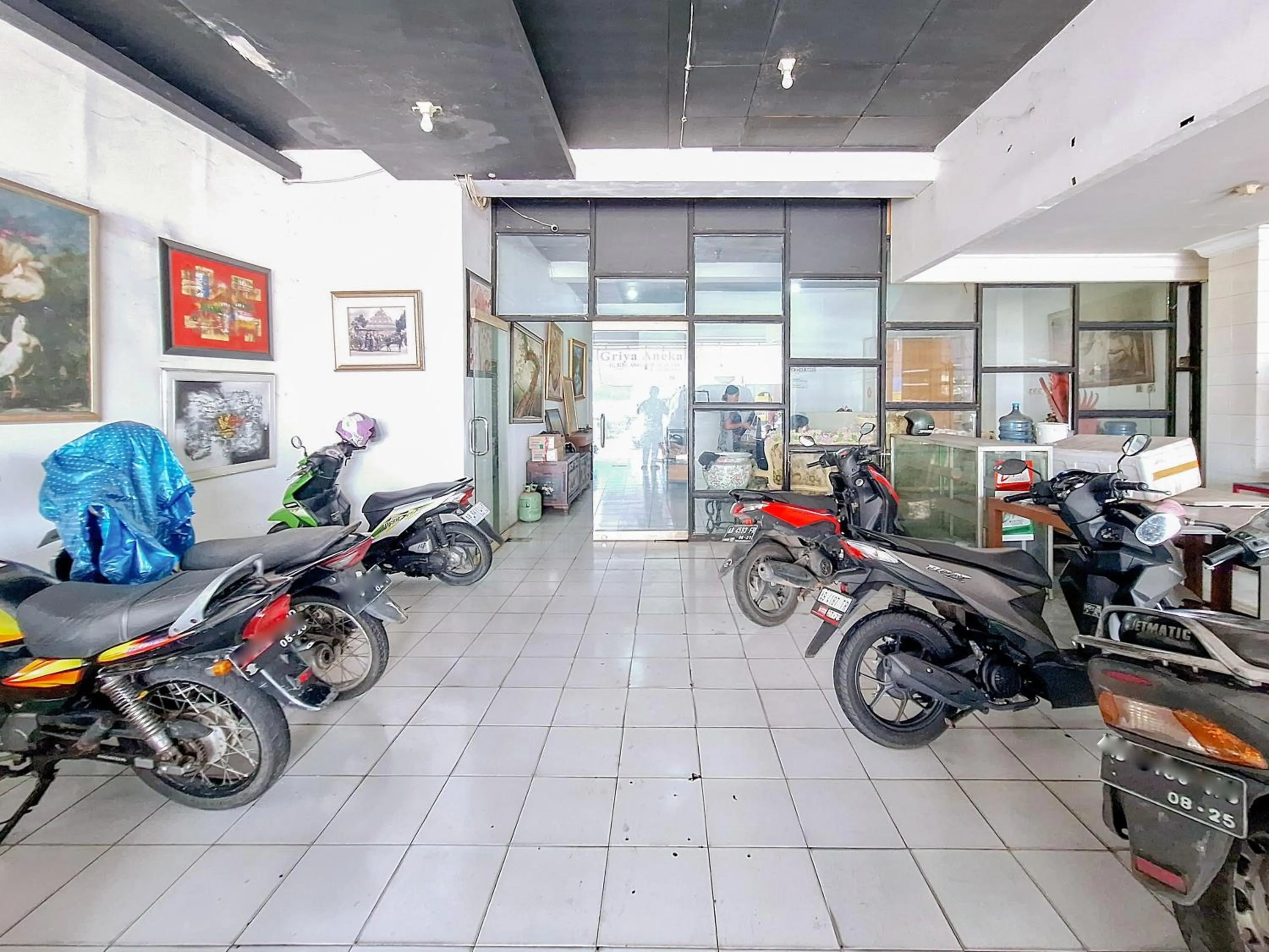 Parking in OYO 2041 Griya Aneka