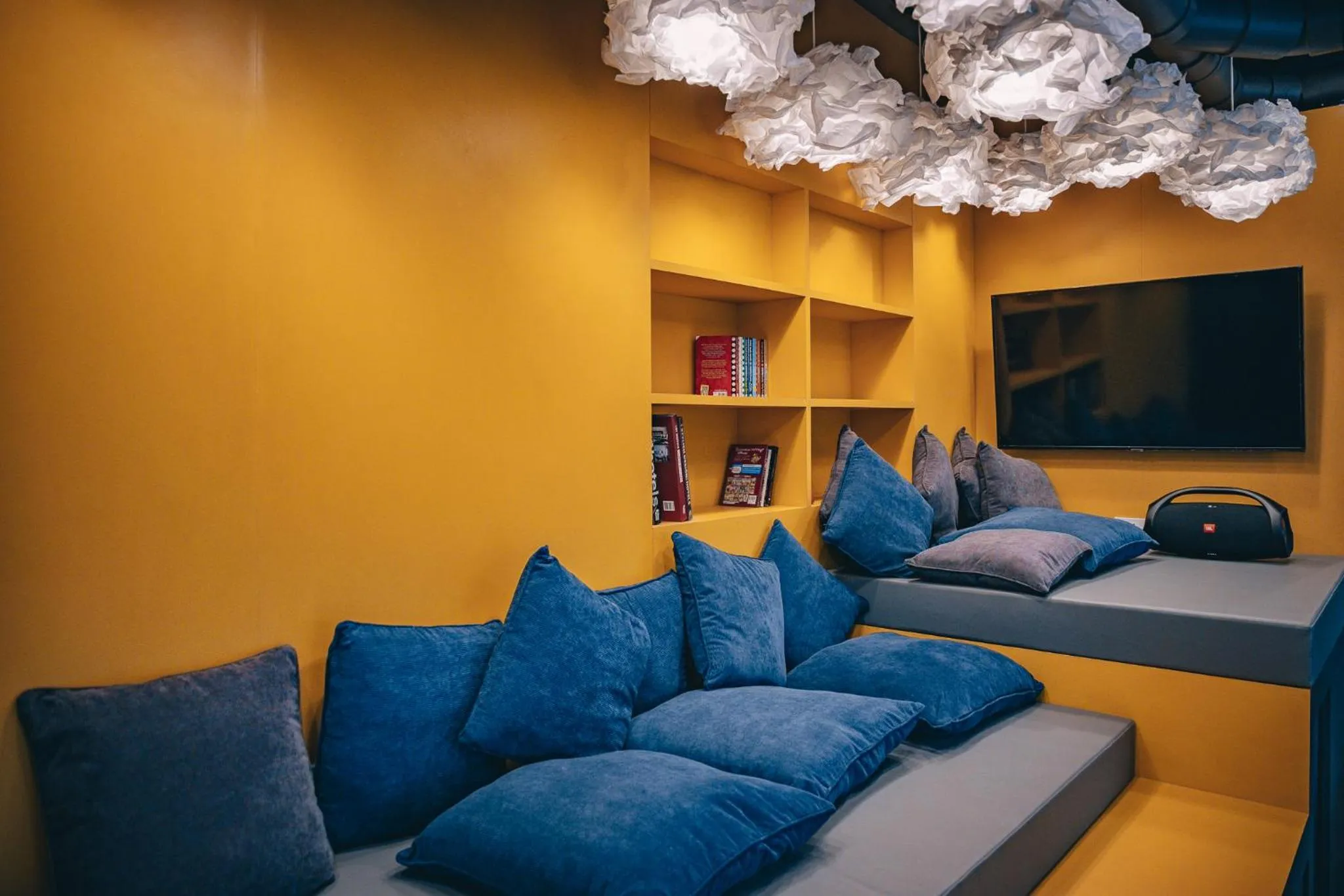 Communal lounge/ TV room in Sleep Mai Chiang Mai Airport Lifestyle Hotel