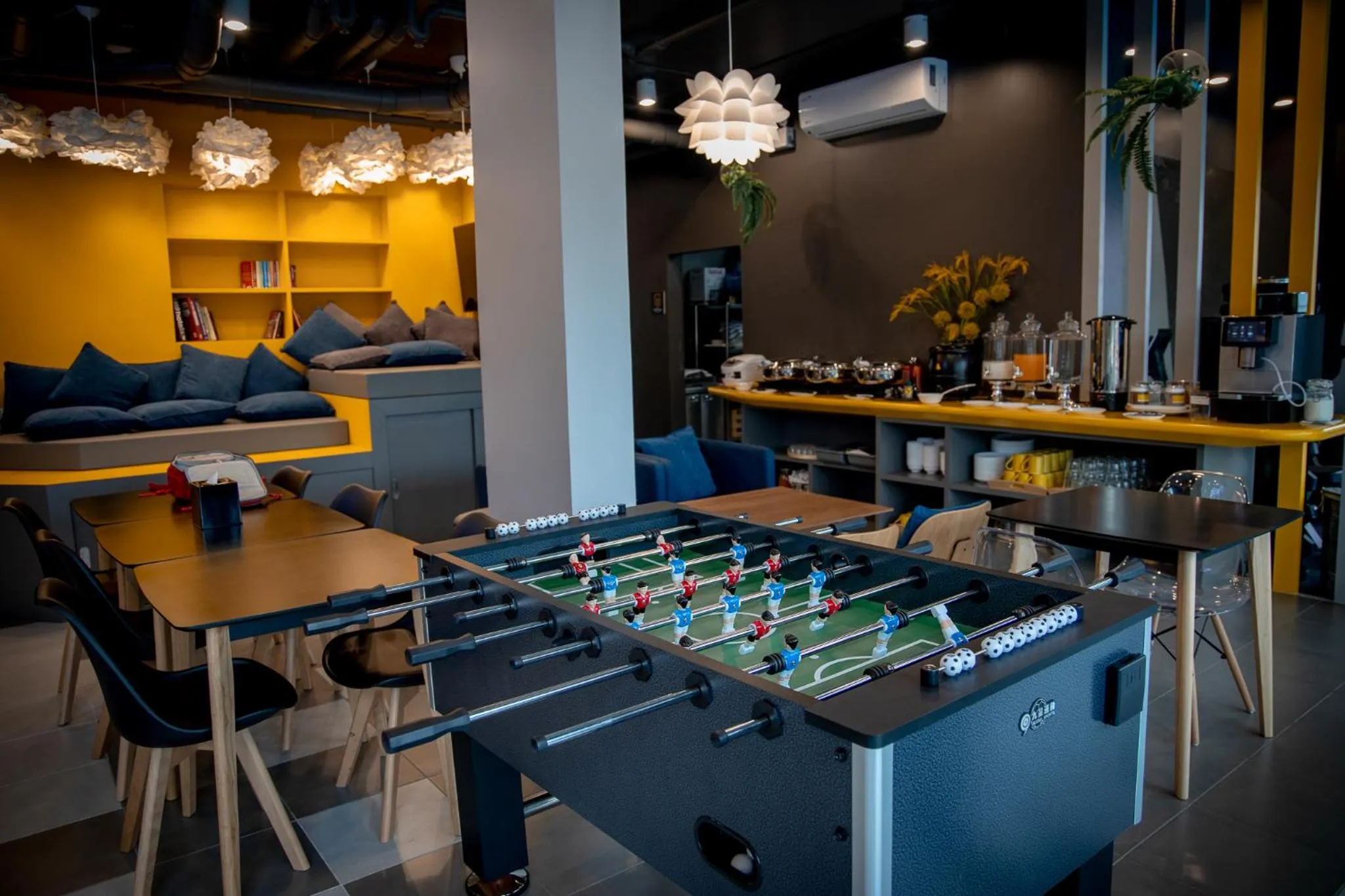 Communal lounge/ TV room in Sleep Mai Chiang Mai Airport Lifestyle Hotel