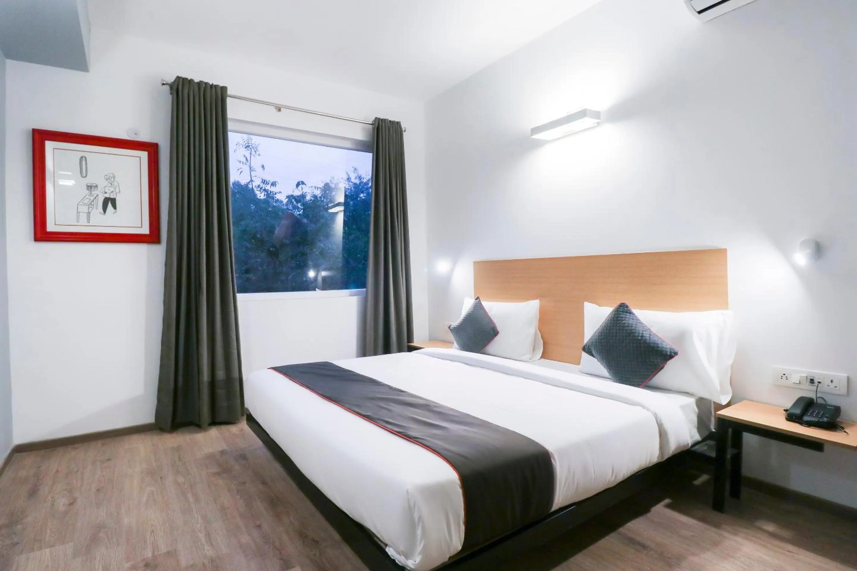 Bedroom, Bed in Super Townhouse Noida Sector 71 Near ISKCON Temple Noida