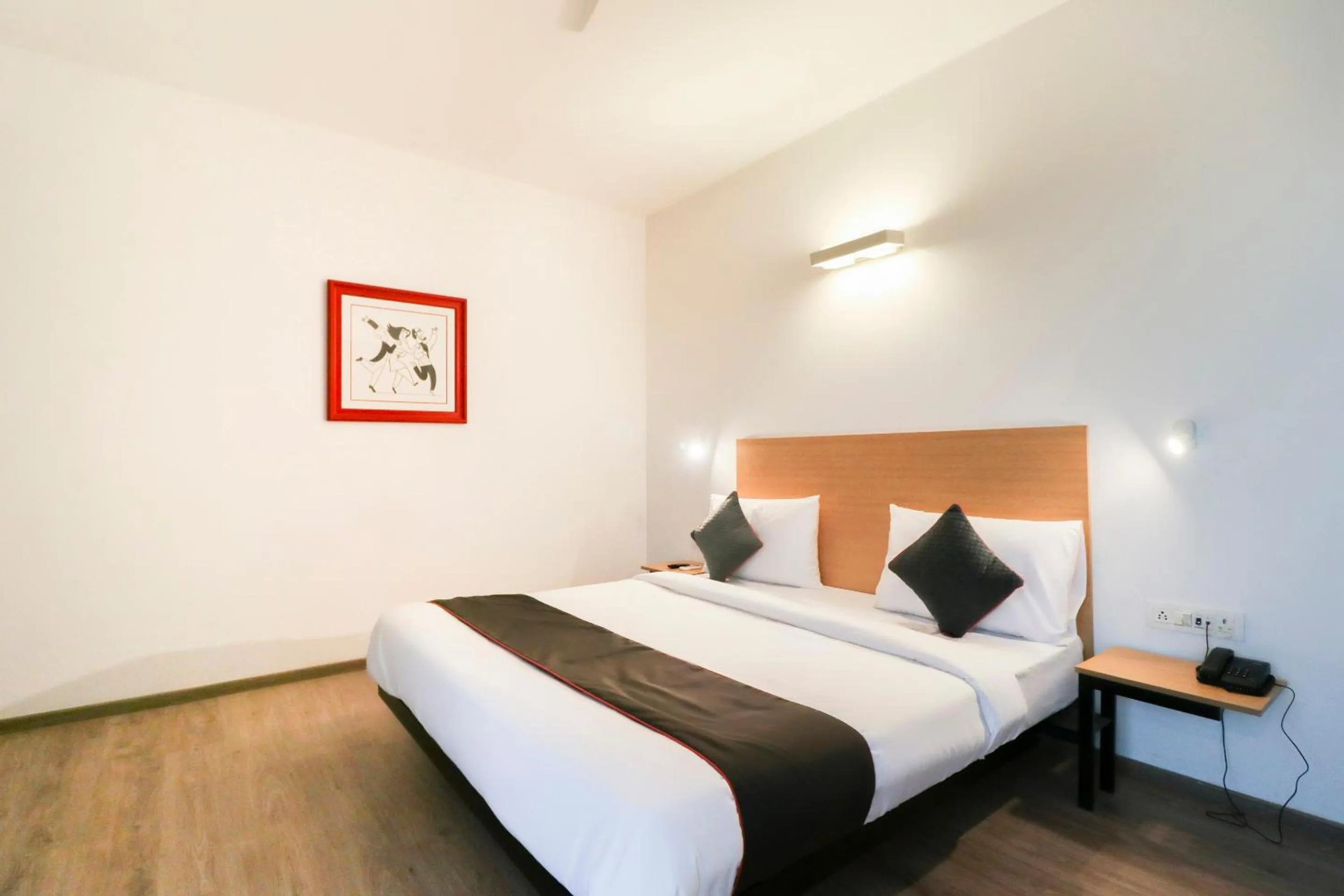 Bedroom, Bed in Super Townhouse Noida Sector 71 Near ISKCON Temple Noida