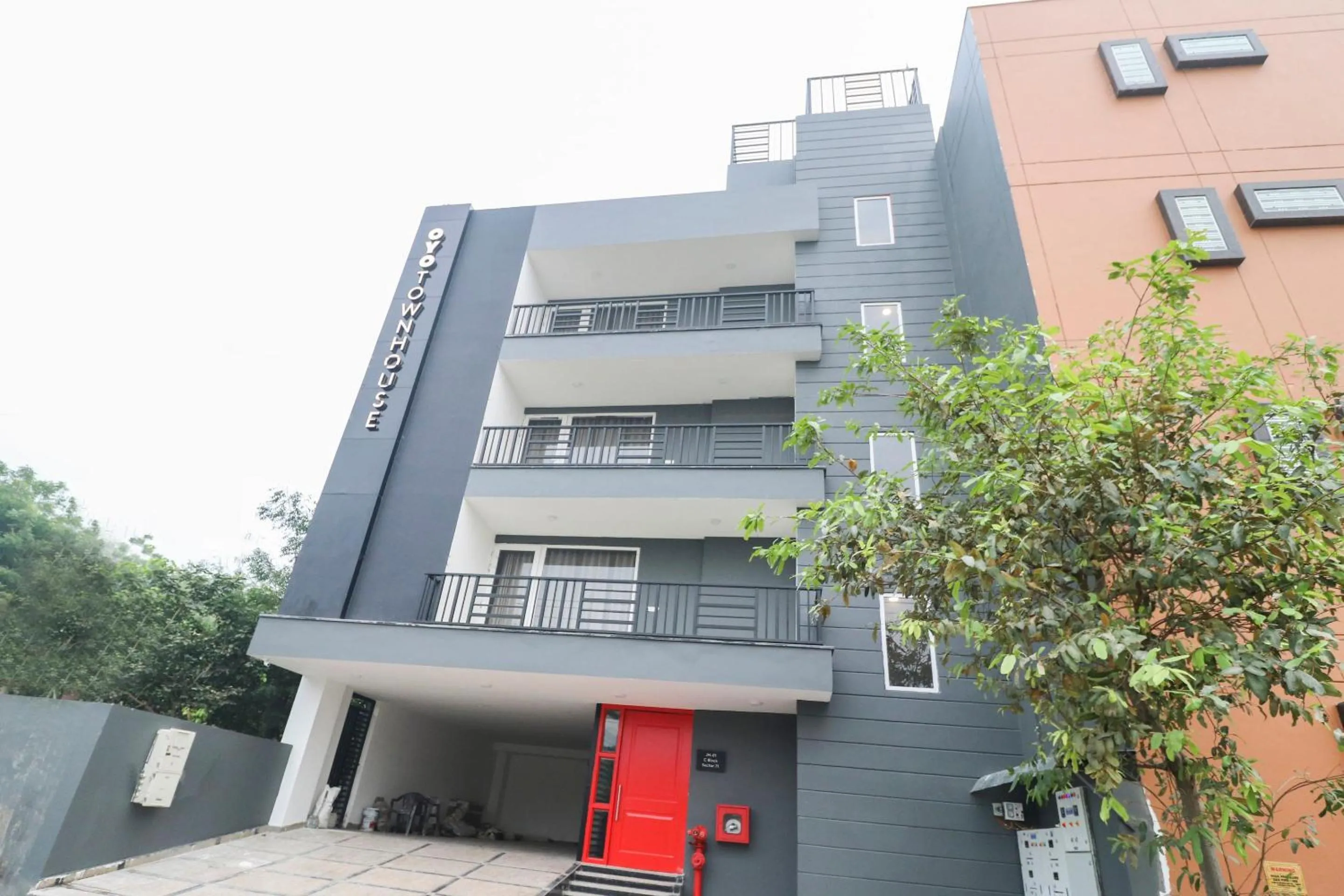 Facade/entrance in Super Townhouse Noida Sector 71 Near ISKCON Temple Noida