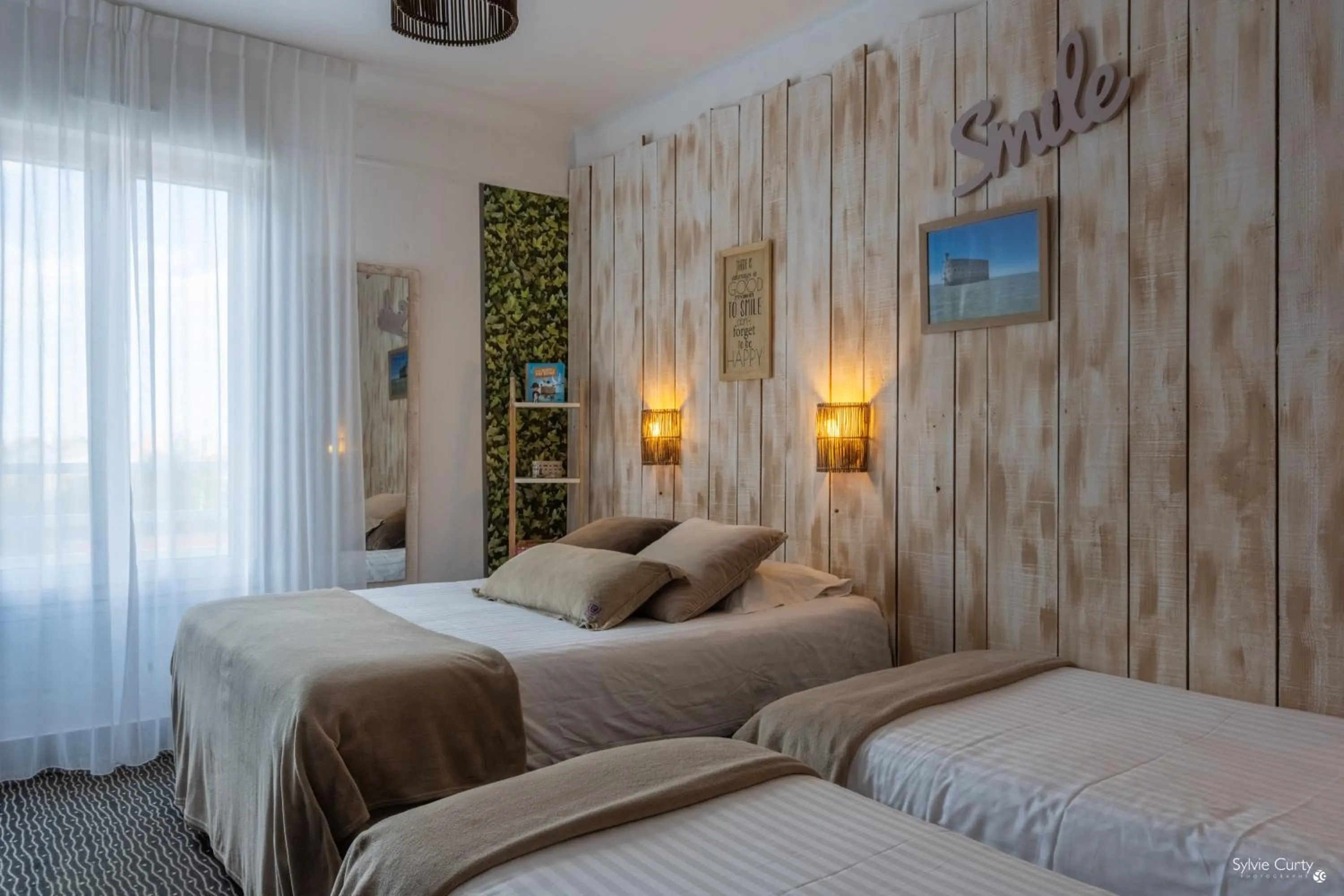 Family, Bed in Hotel La Roseraie