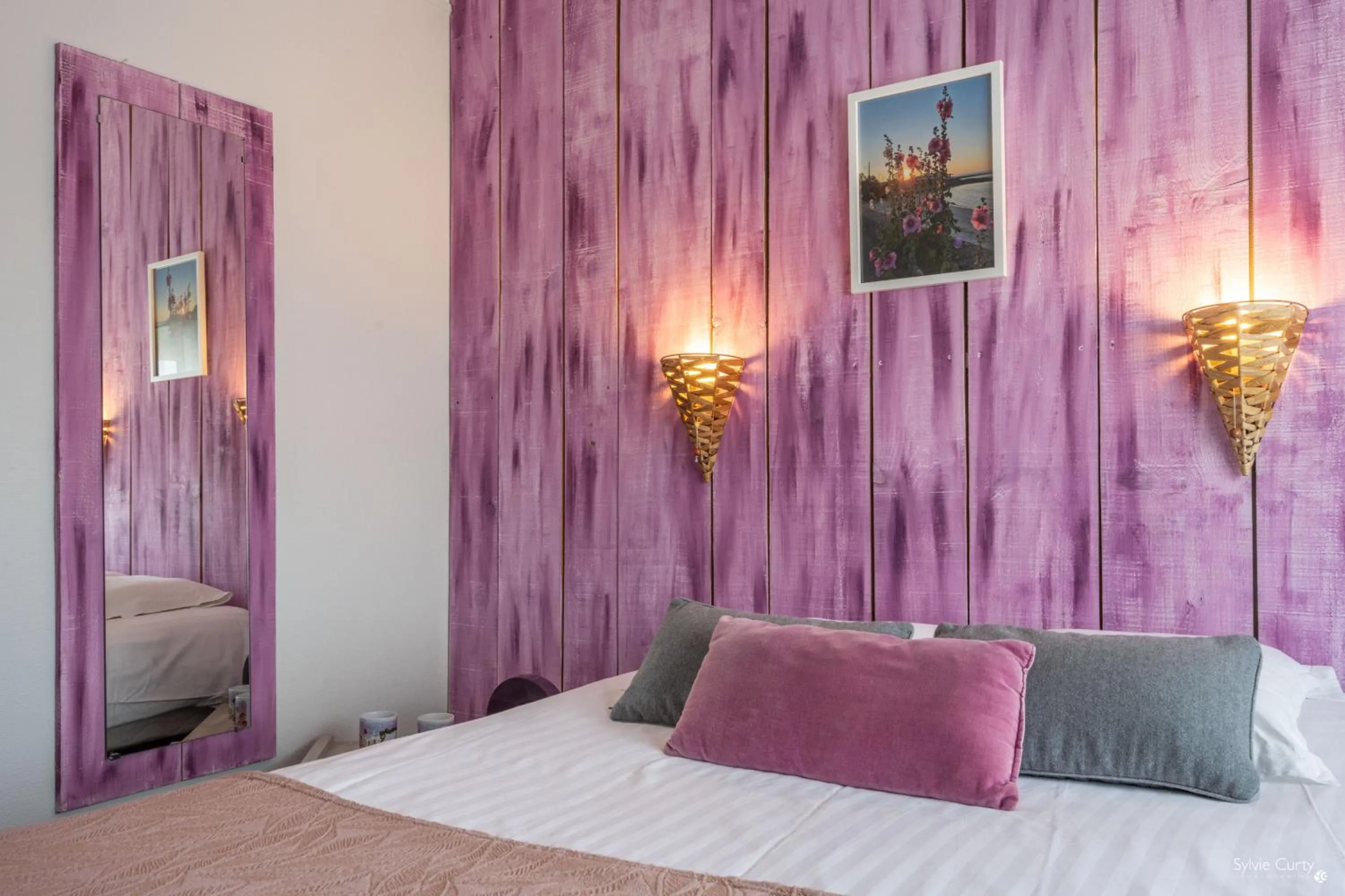 Bed in Hotel La Roseraie