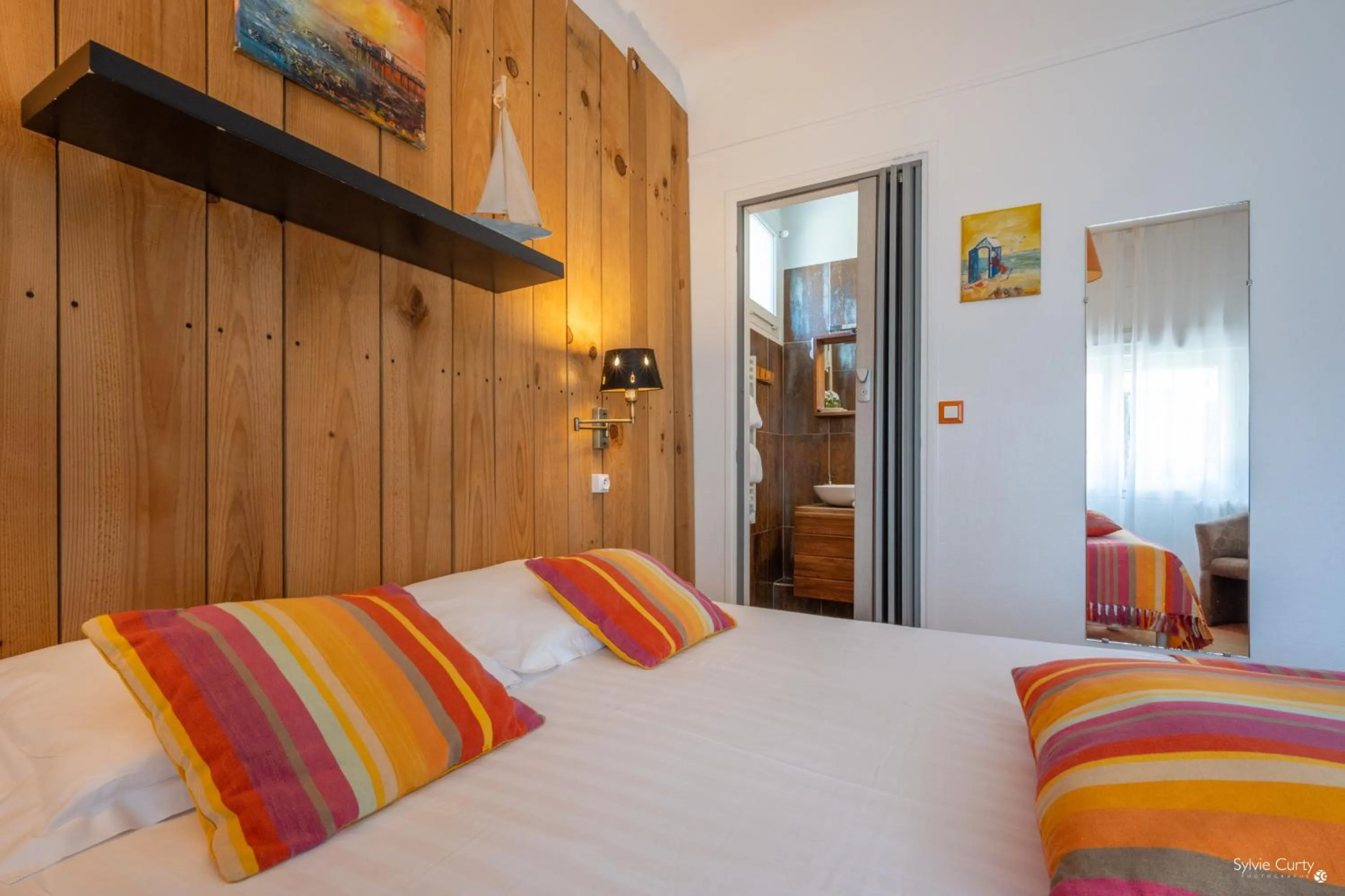 Bed in Hotel La Roseraie