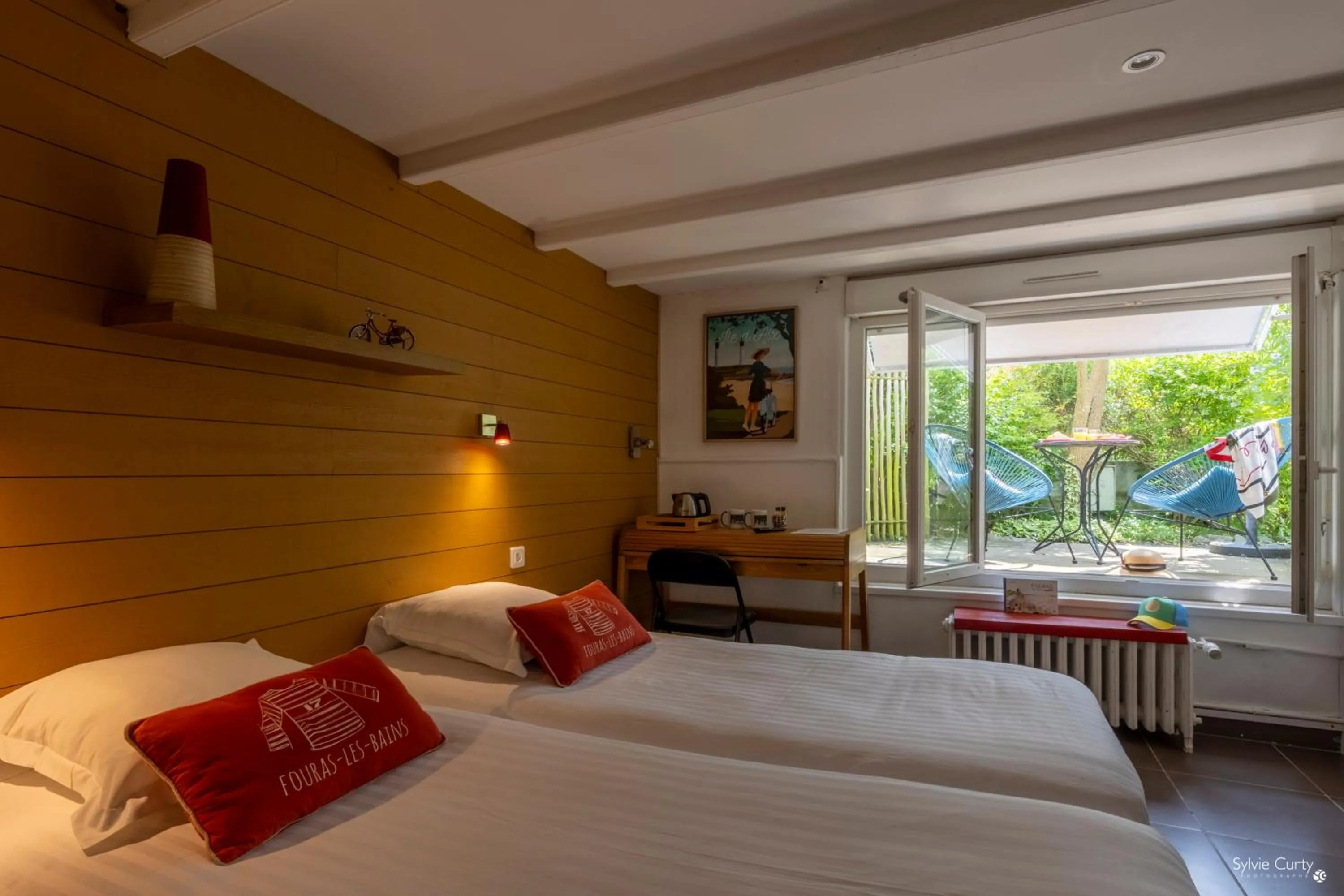 Balcony/Terrace, Bed in Hotel La Roseraie