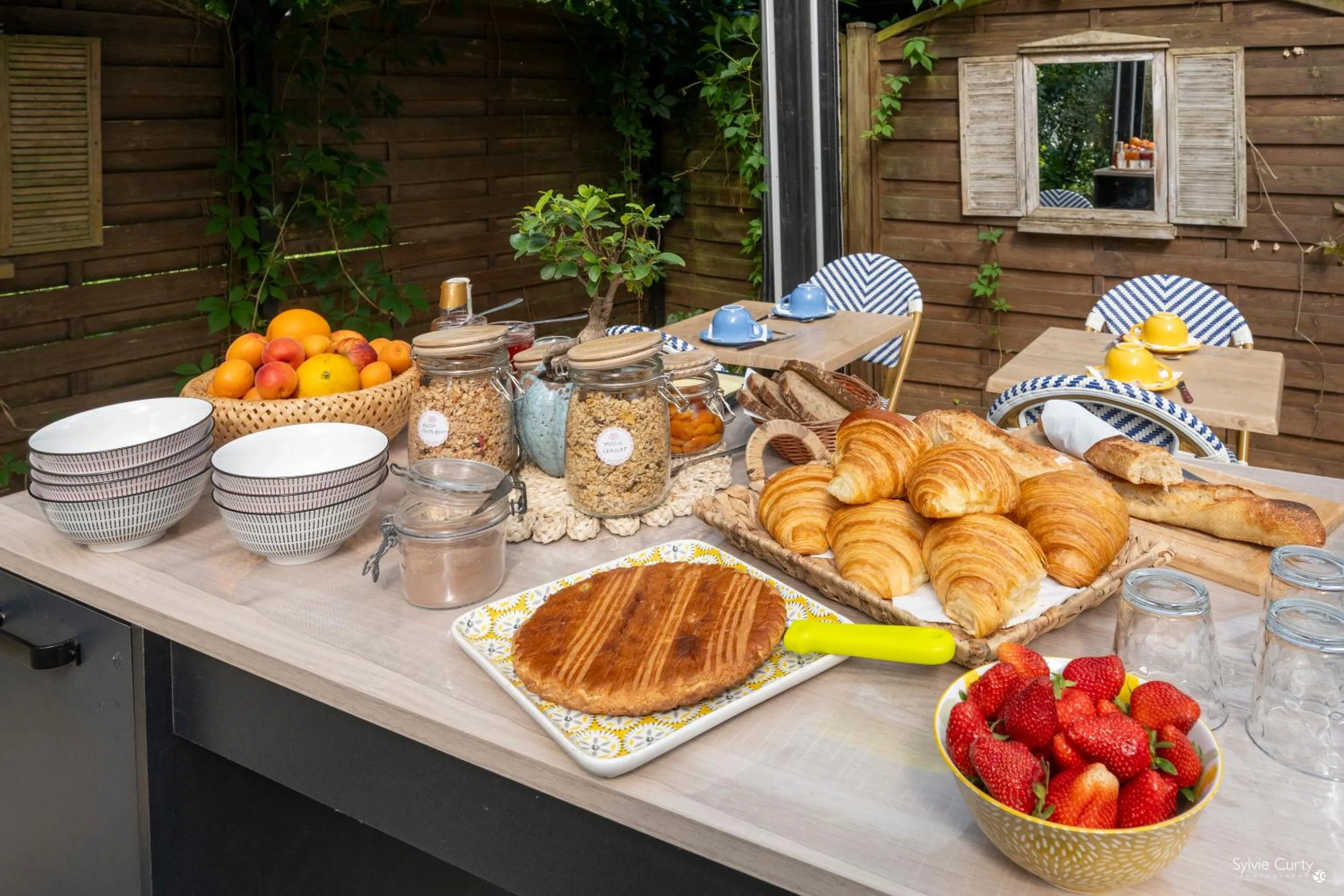 Continental breakfast in Hotel La Roseraie
