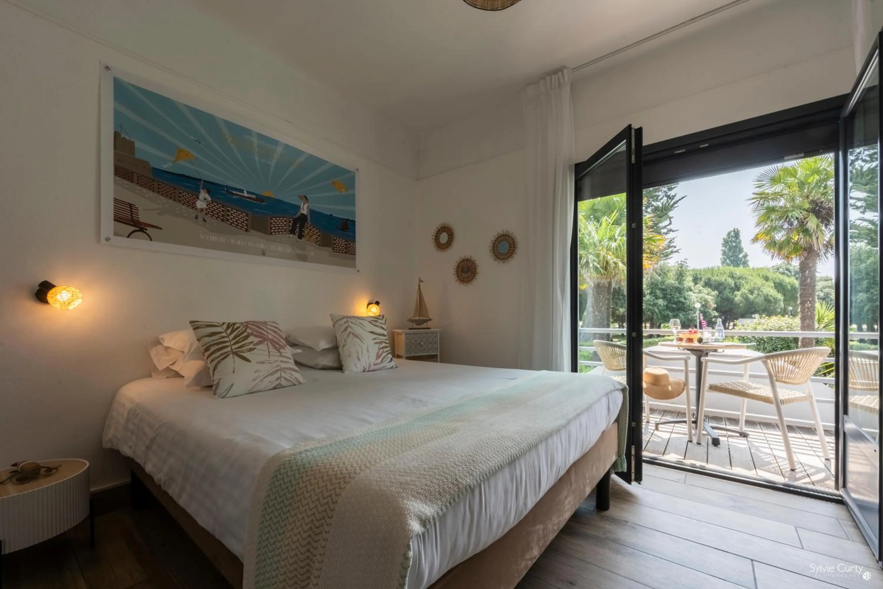 Balcony/Terrace, Bed in Hotel La Roseraie