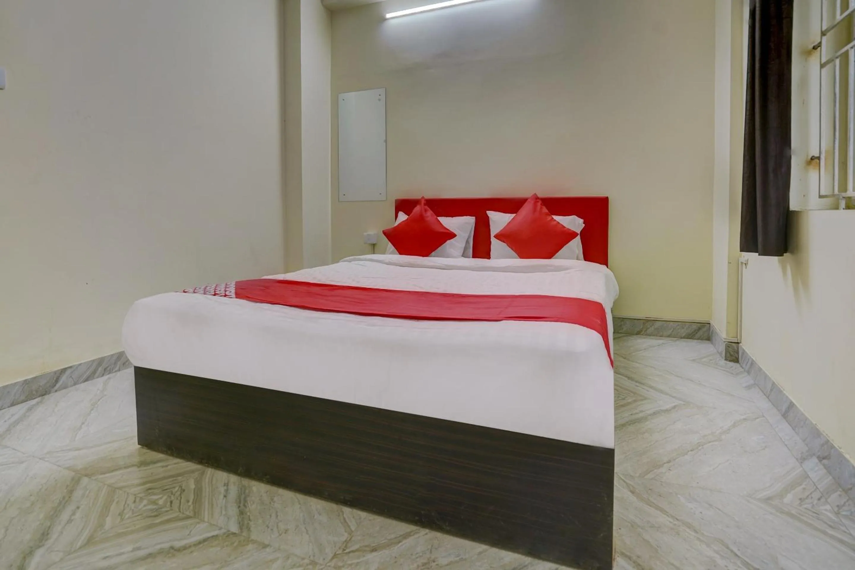 Bedroom, Bed in Hotel O Avisi Residency
