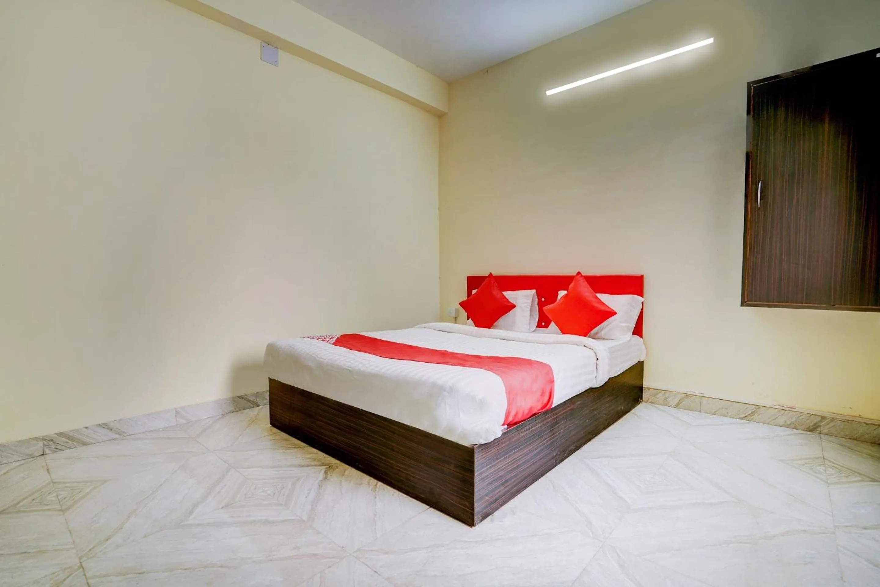 Bedroom, Bed in Hotel O Avisi Residency