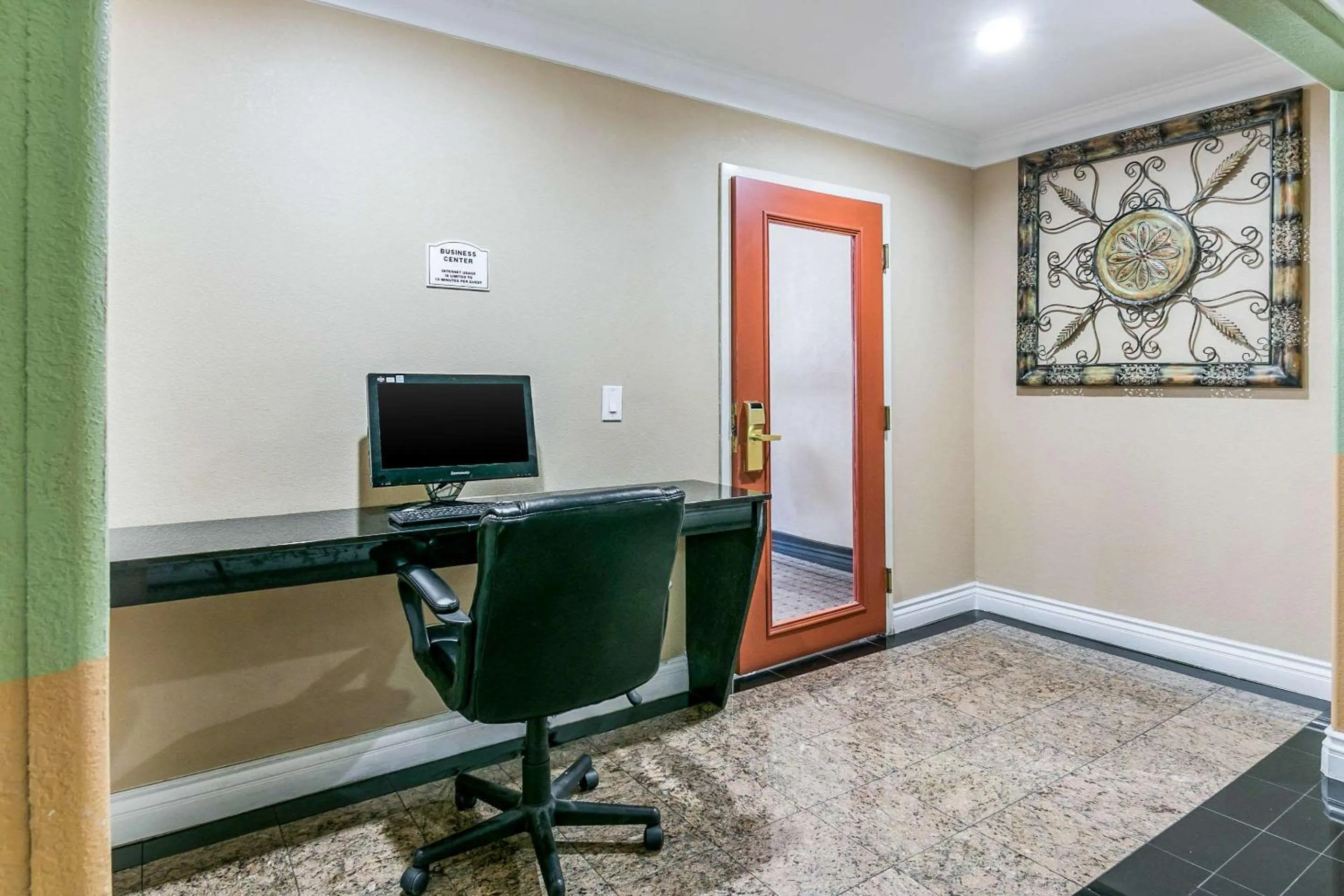 Business facilities in Quality Inn & Suites Atlanta Airport South