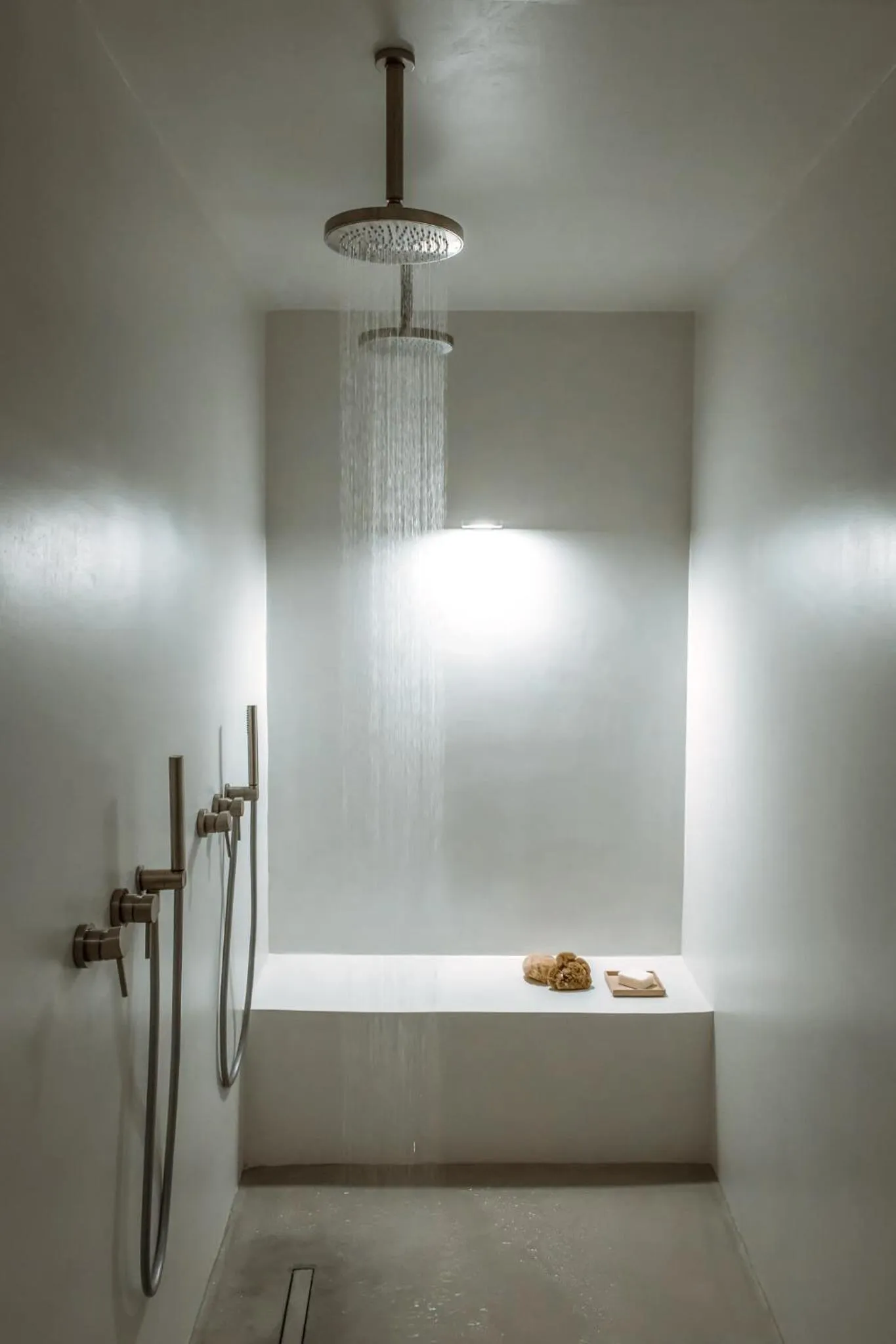 Shower in The Saint Hotel