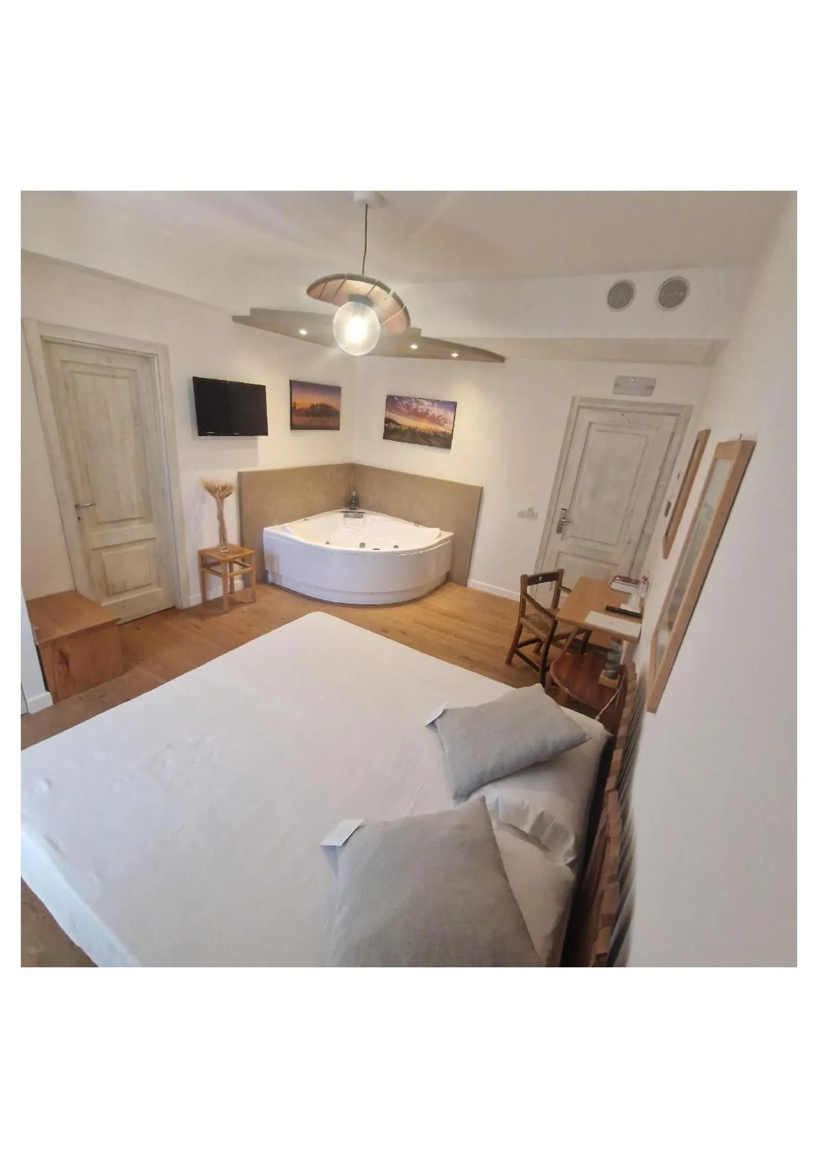 Bed in Cincinnato Wine Resort