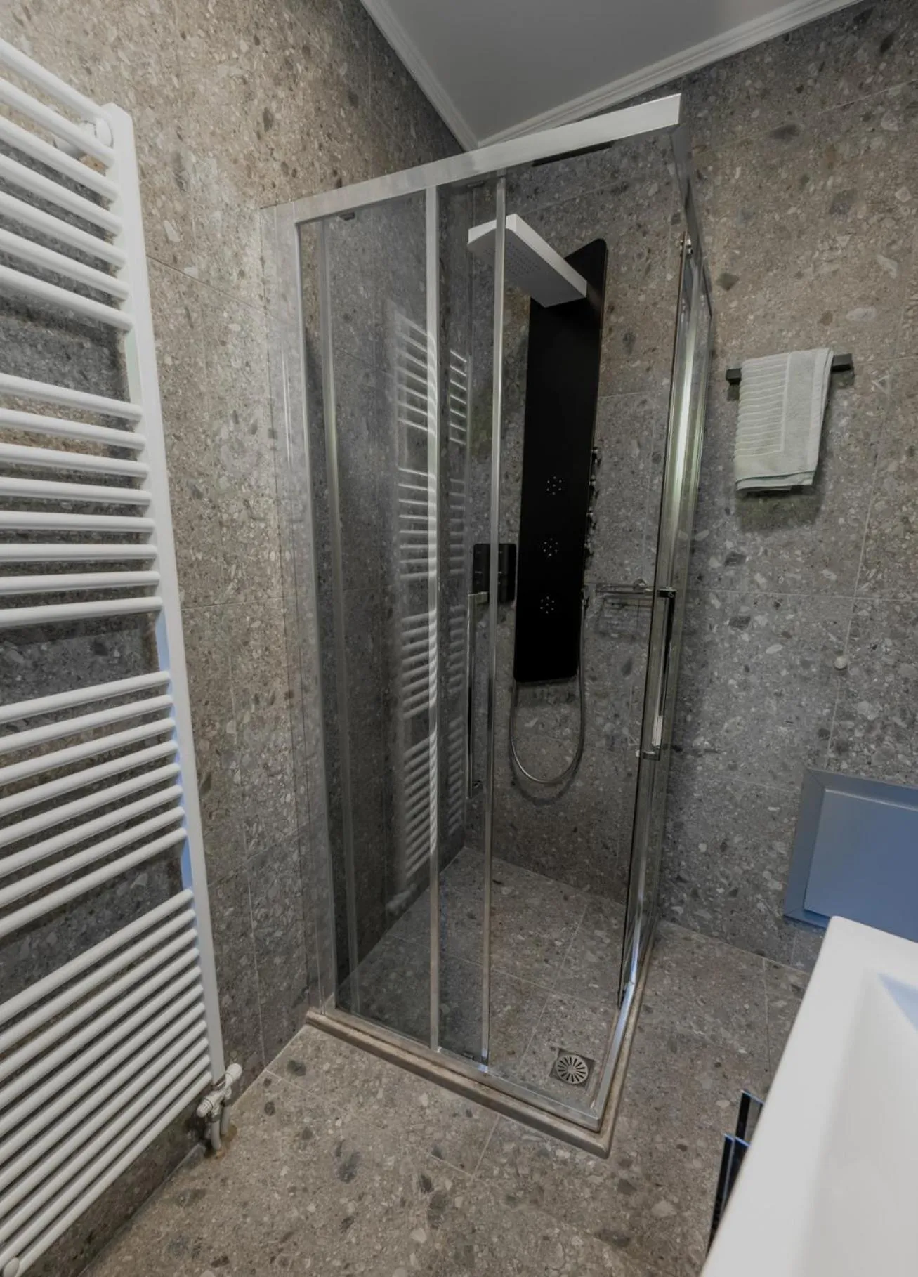 Shower in Impero Nafplio Hotel & Suites