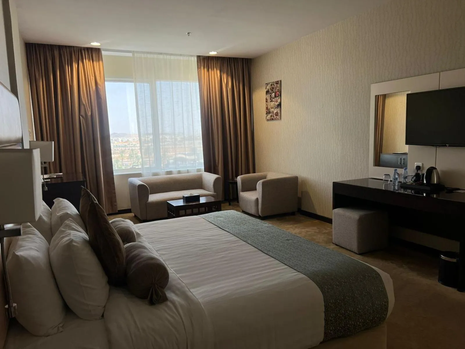 Living room, Bed in Holiday Villa Hail