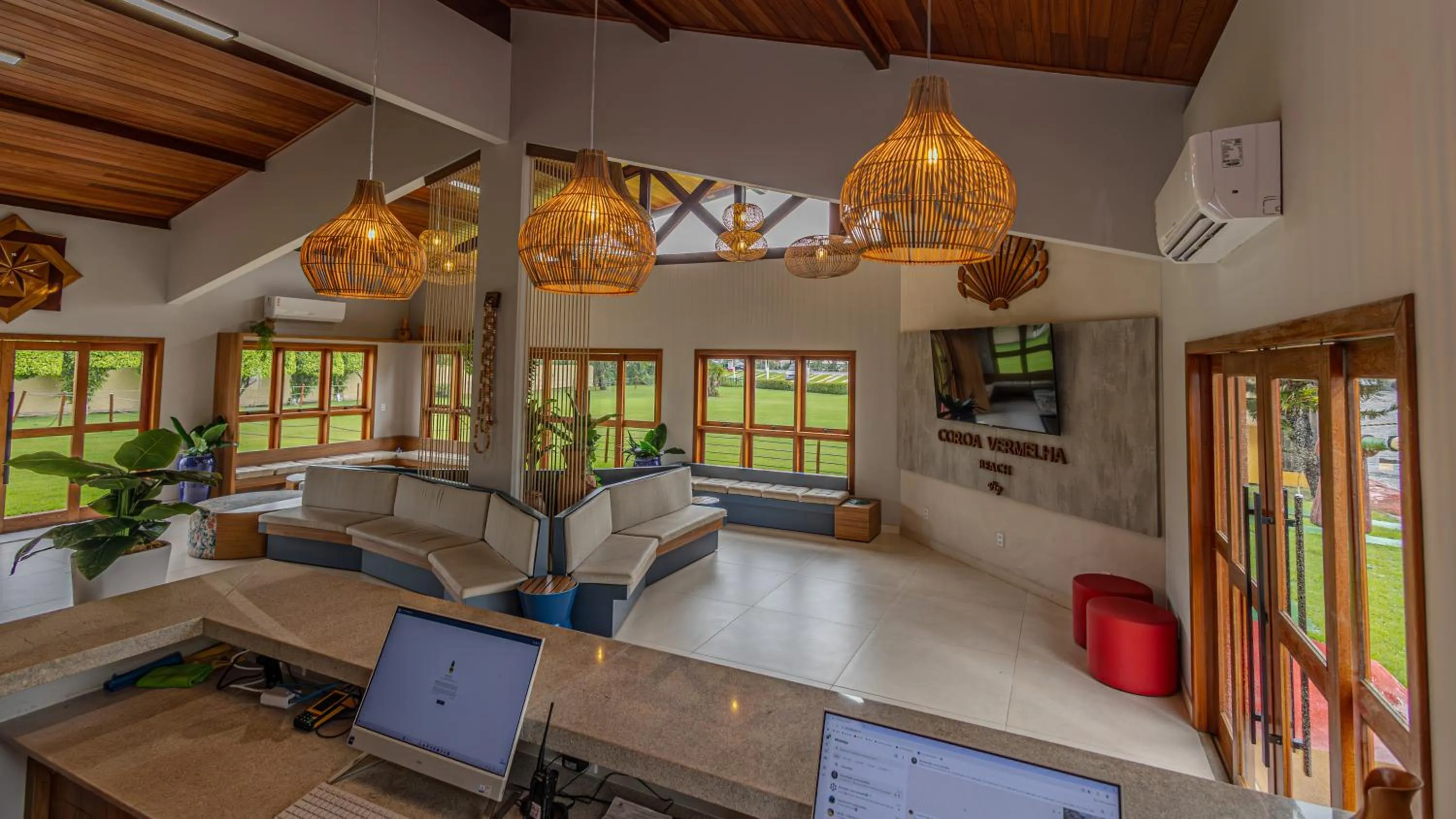 Communal lounge/ TV room in Coroa Vermelha Beach - All Inclusive