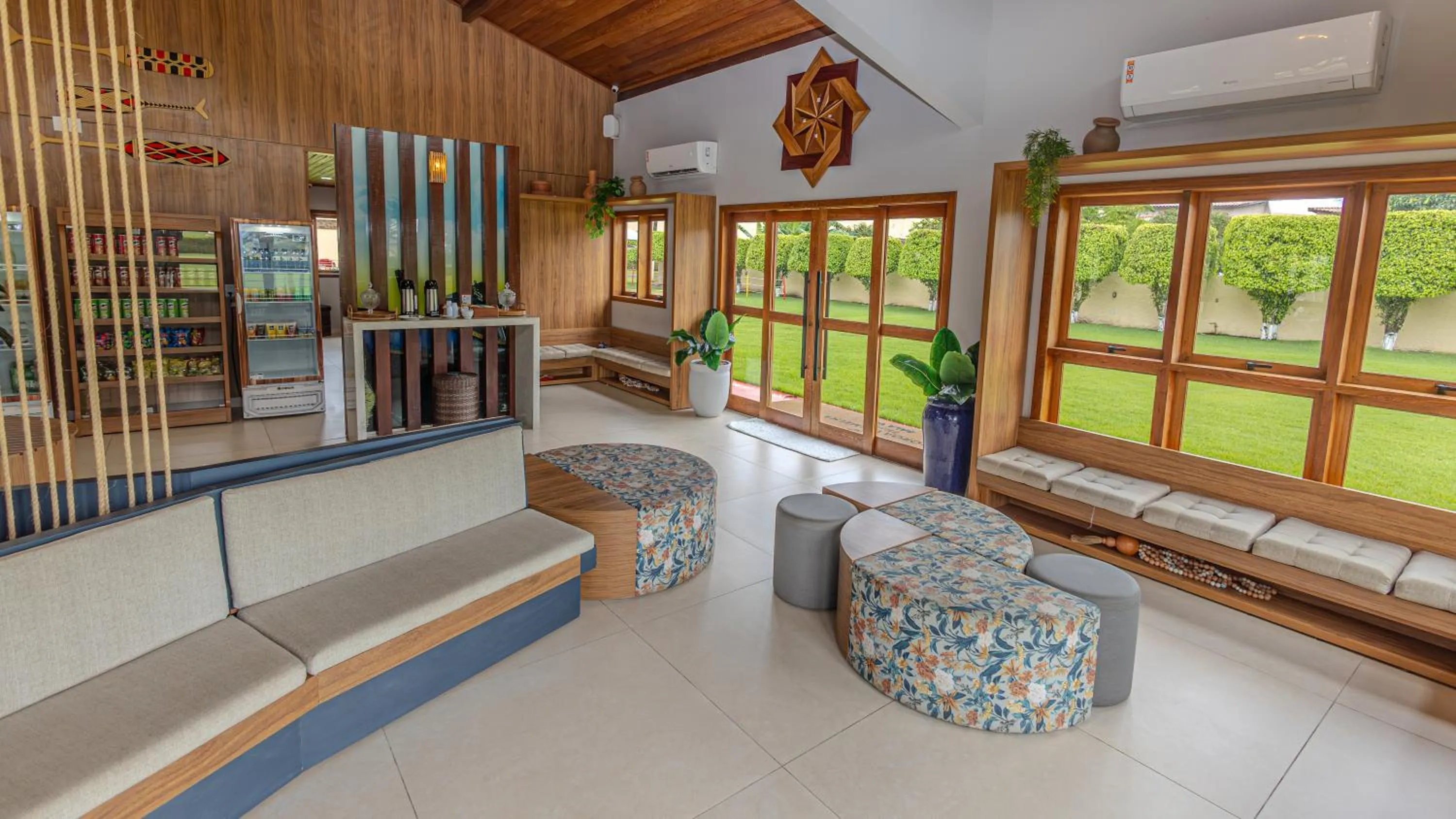 Communal lounge/ TV room in Coroa Vermelha Beach - All Inclusive