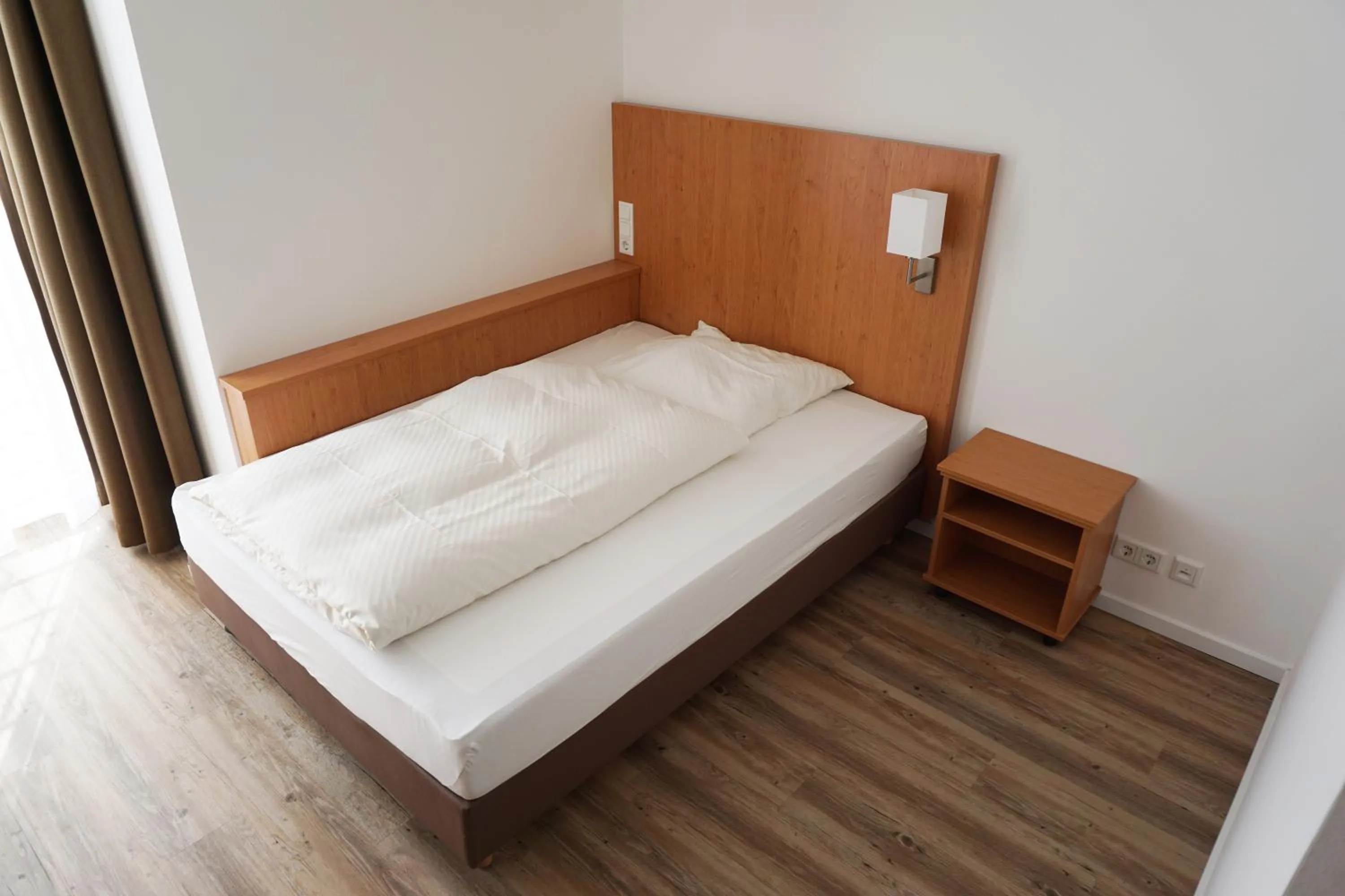 Photo of the whole room, Bed in Chrisma