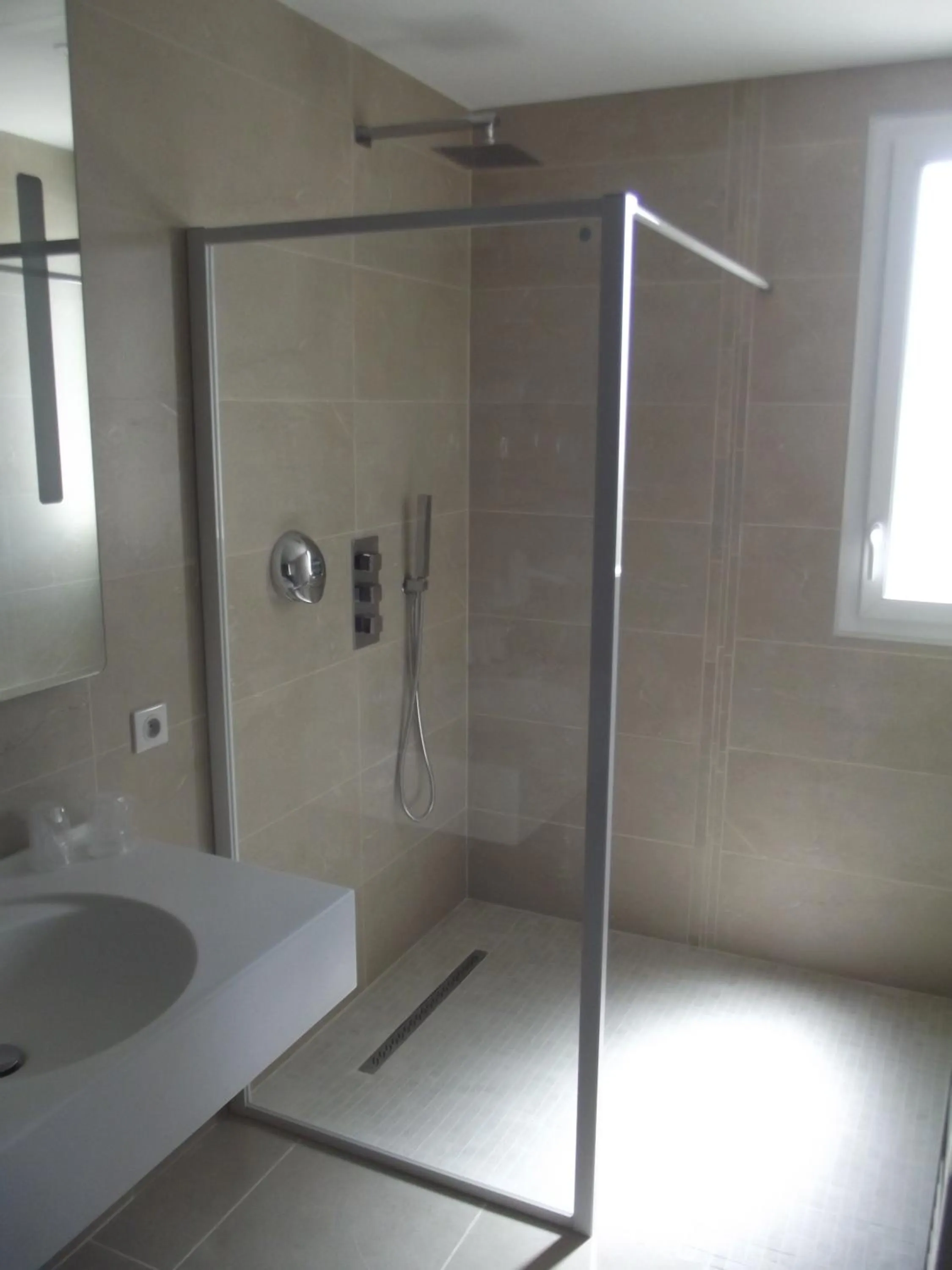 Shower in Le Domaine des Oliviers