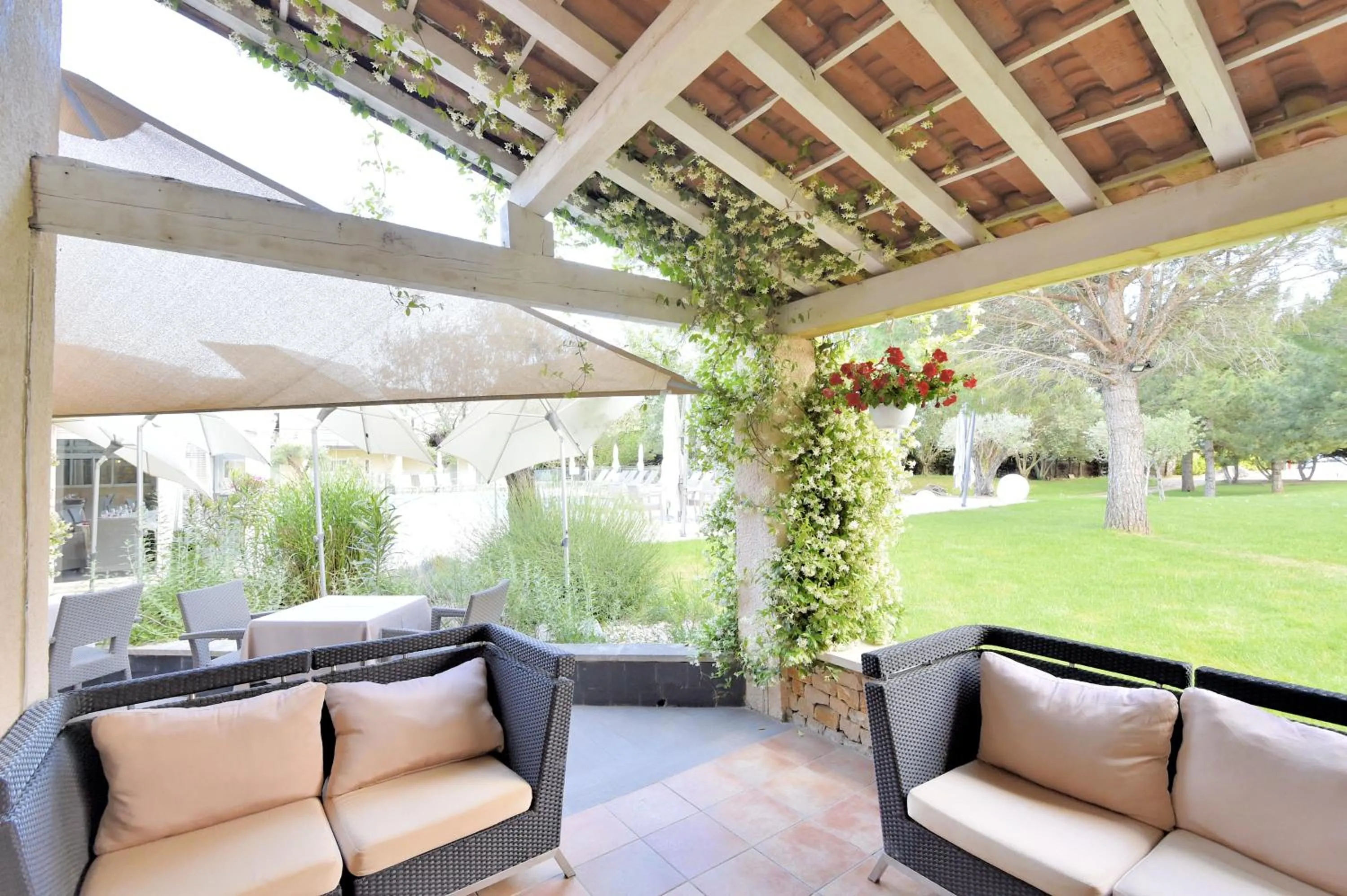 Patio in Le Domaine des Oliviers