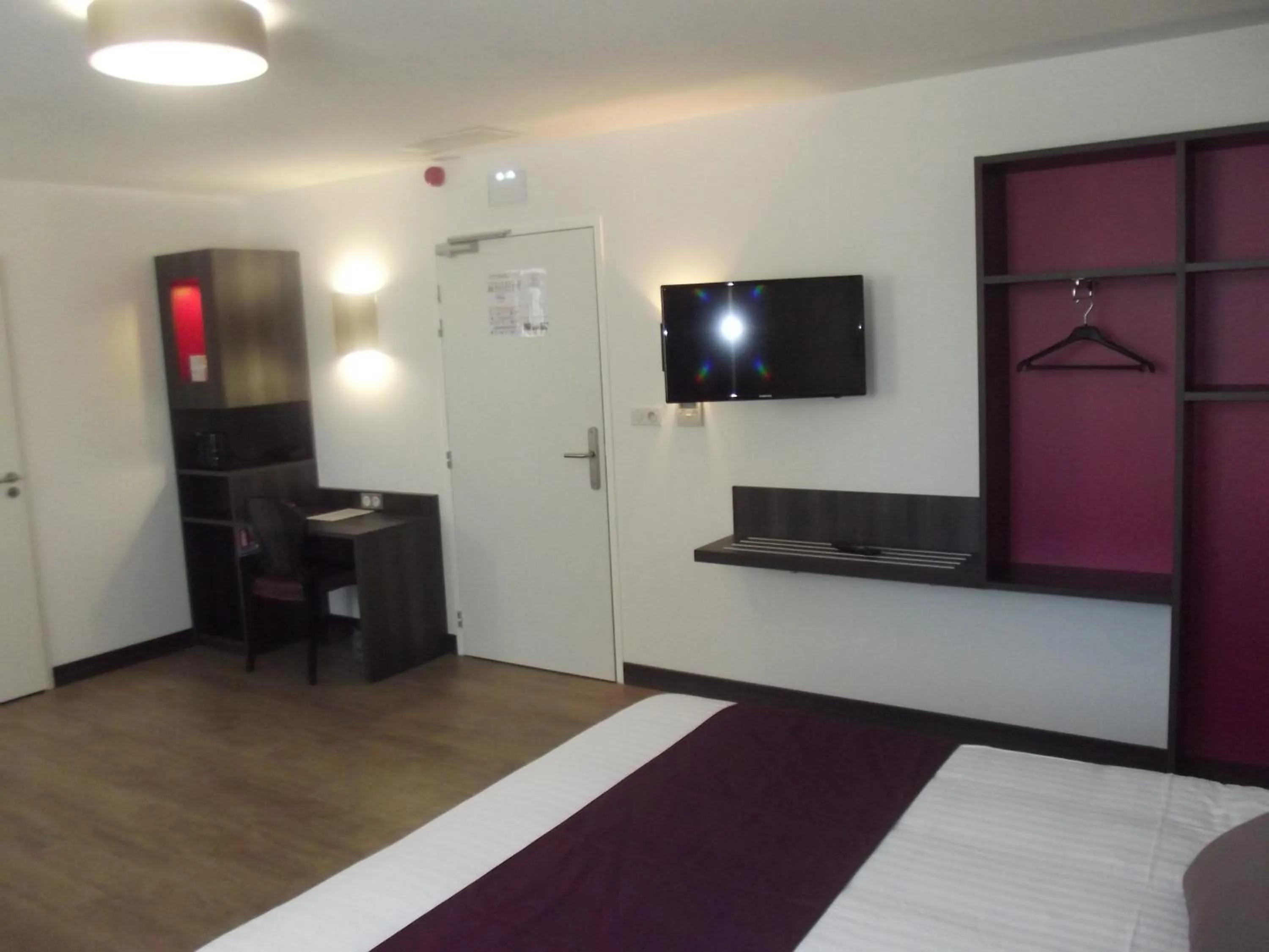 TV and multimedia, Bed in Le Domaine des Oliviers