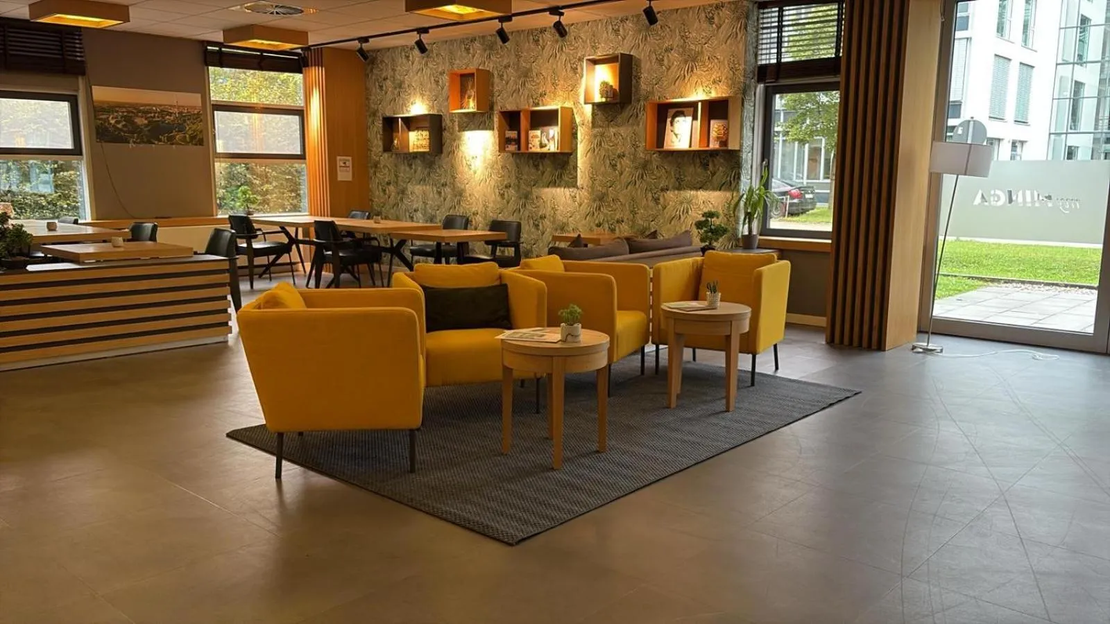 Restaurant/places to eat in my MINGA Airport serviced Apartments