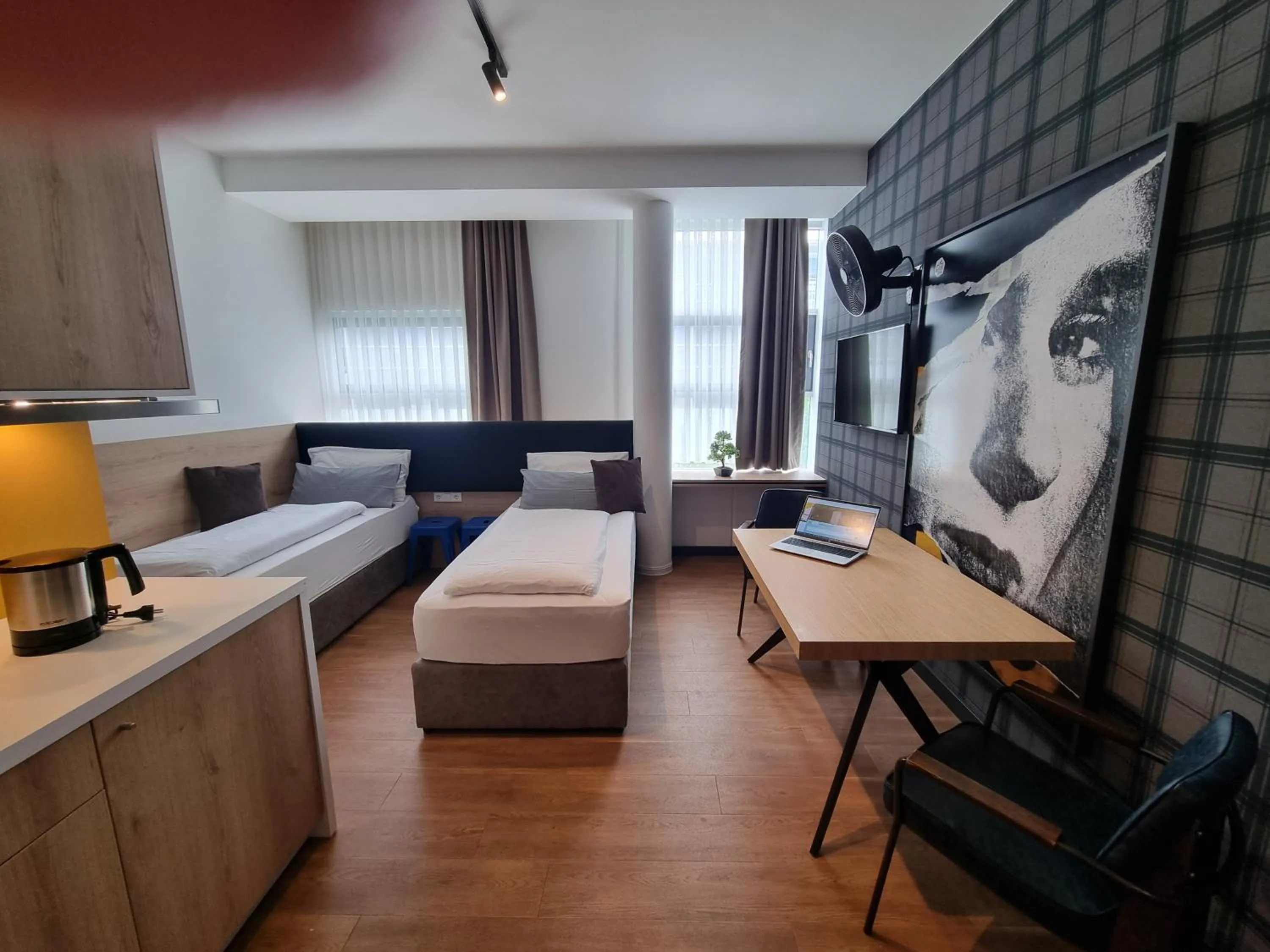 Photo of the whole room, Bed in my MINGA Airport serviced Apartments