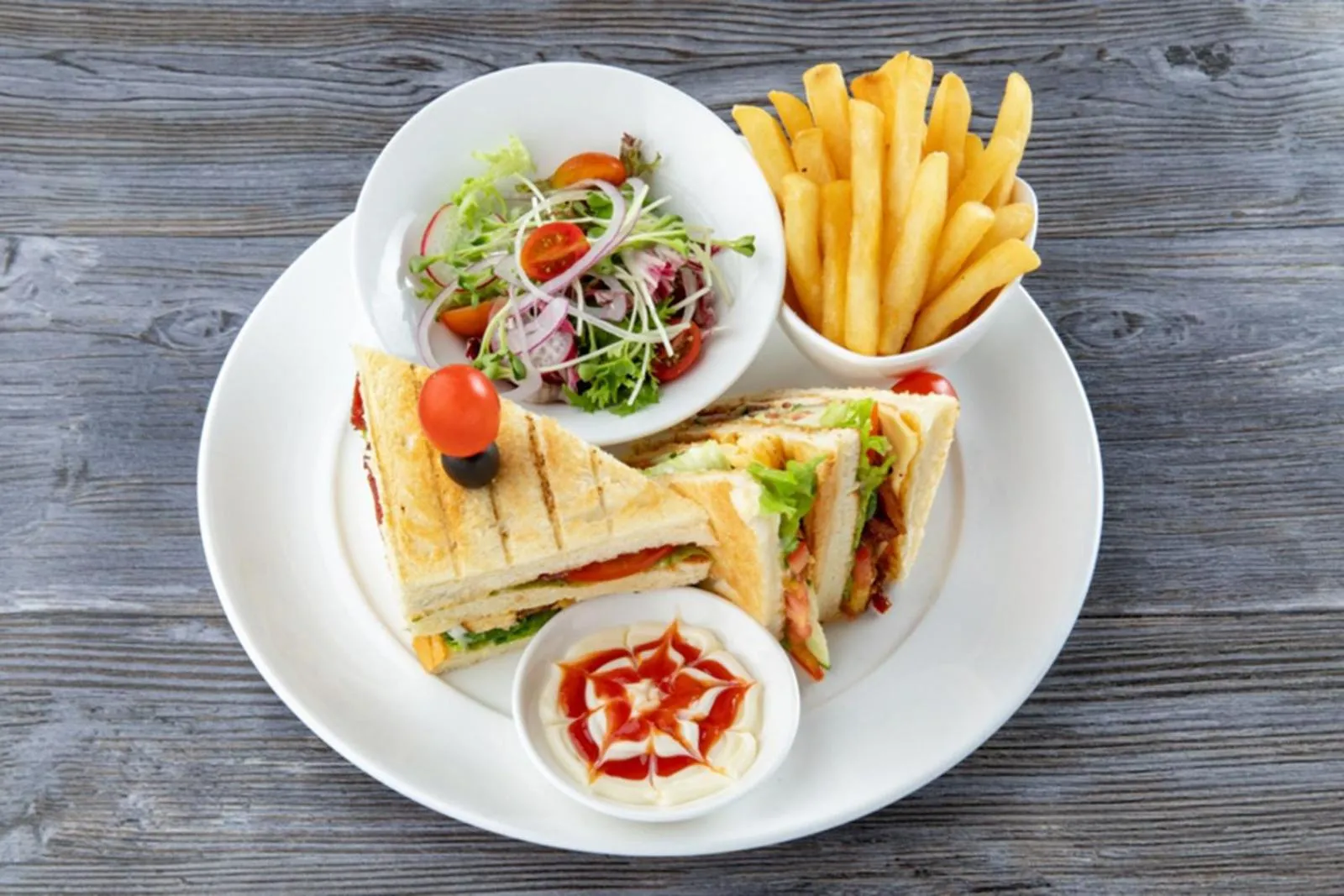 Breakfast in Thông Đỏ Hotel