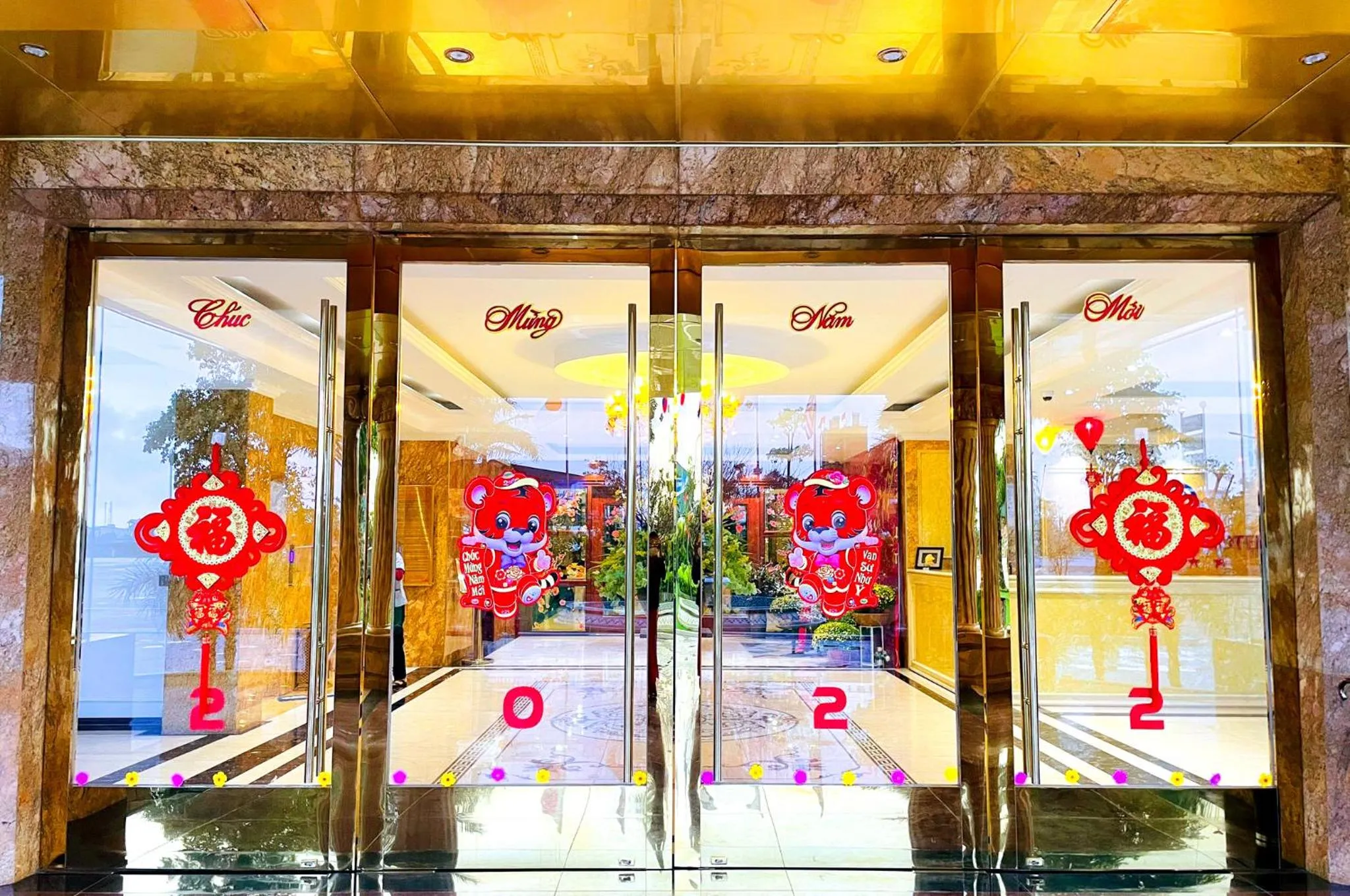 concierge in Thông Đỏ Hotel