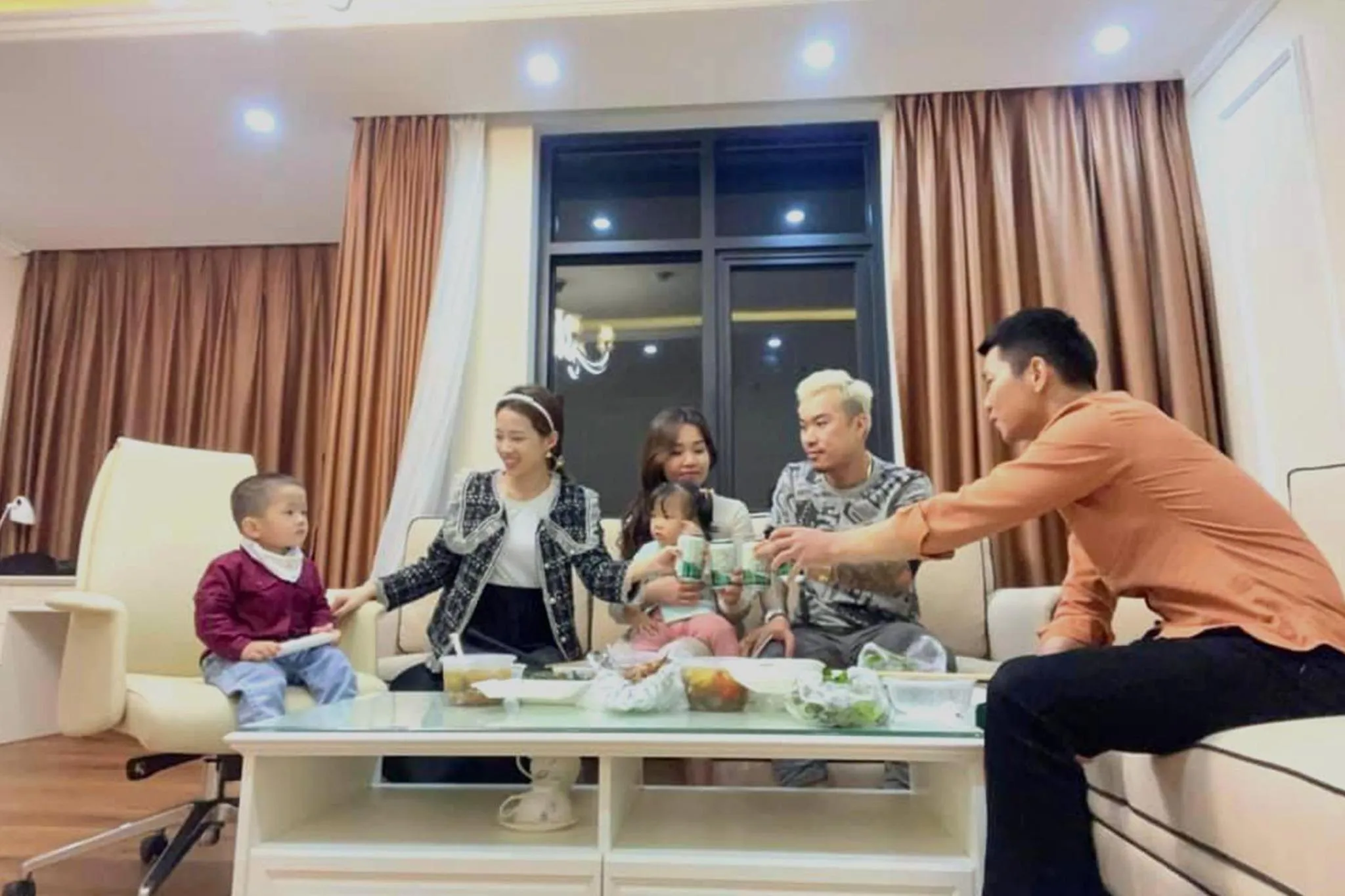 Living room in Thông Đỏ Hotel