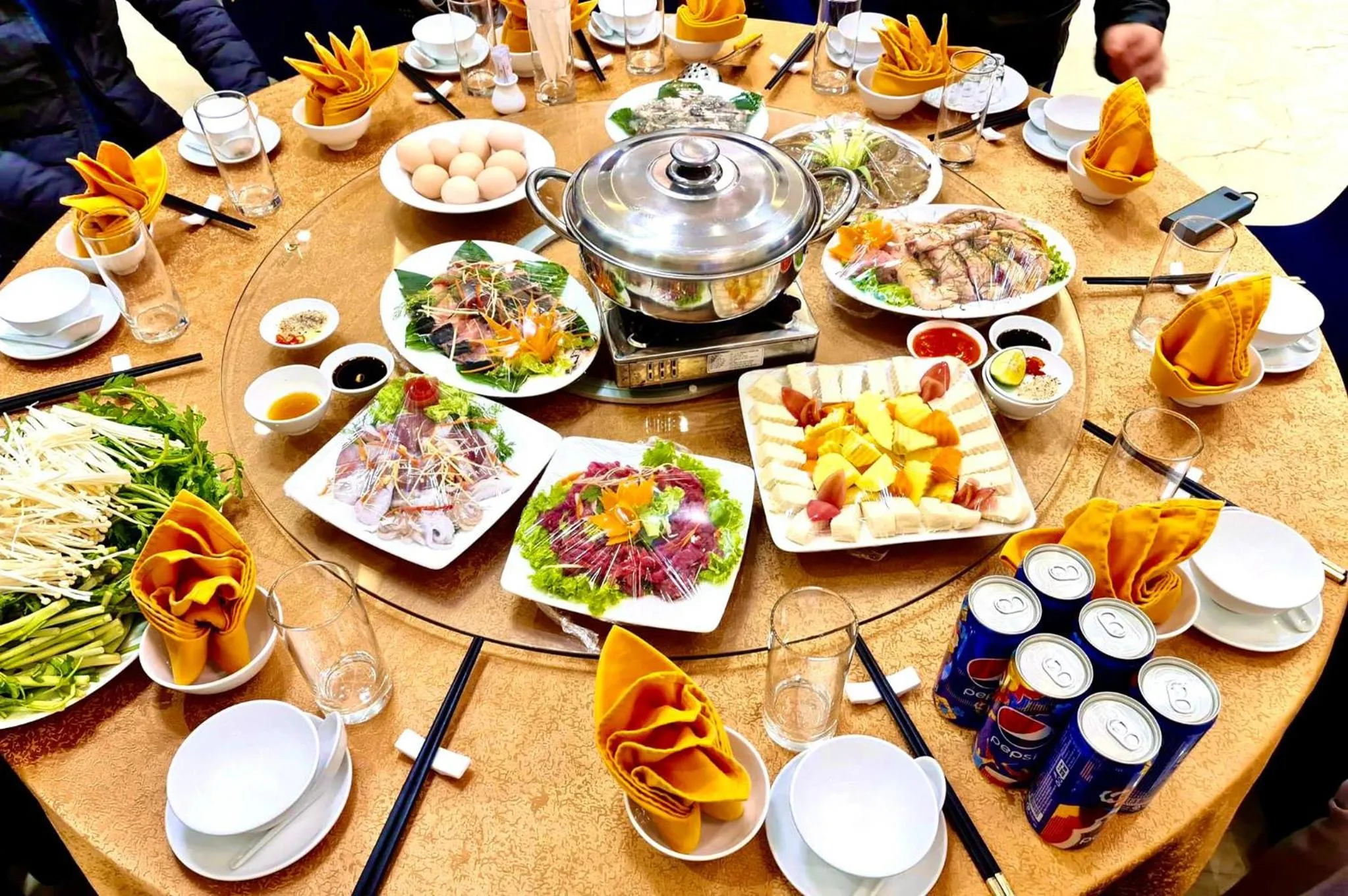 Restaurant/places to eat in Thông Đỏ Hotel