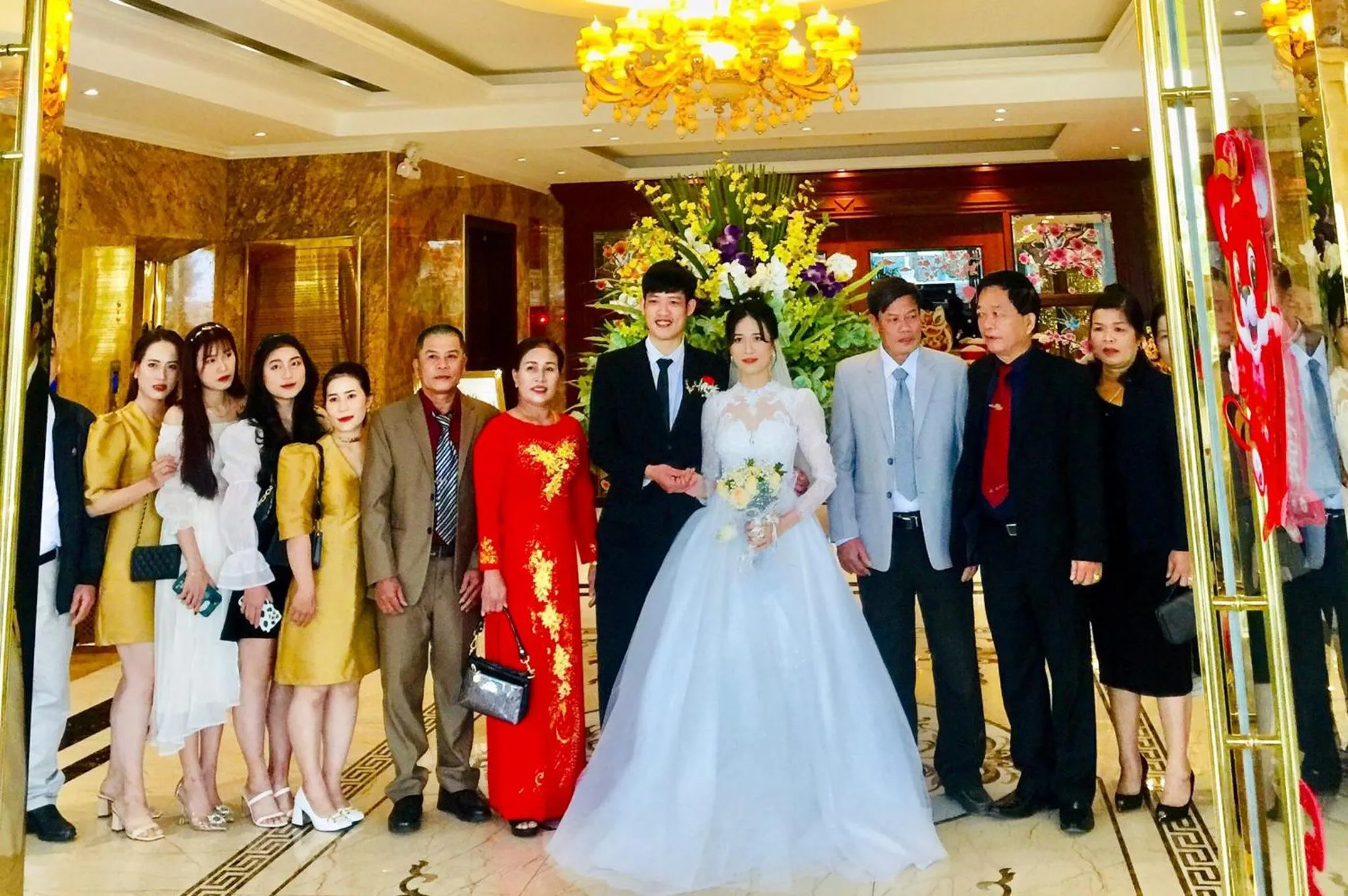 concierge in Thông Đỏ Hotel